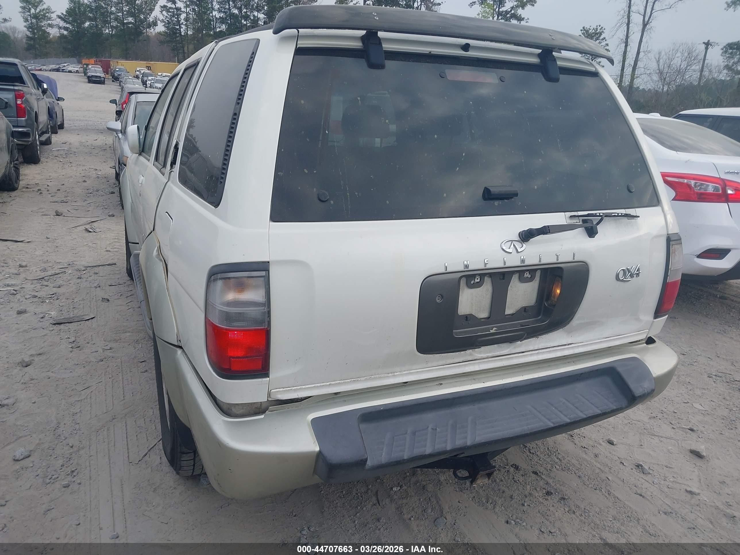 INFINITI QX4 image 3