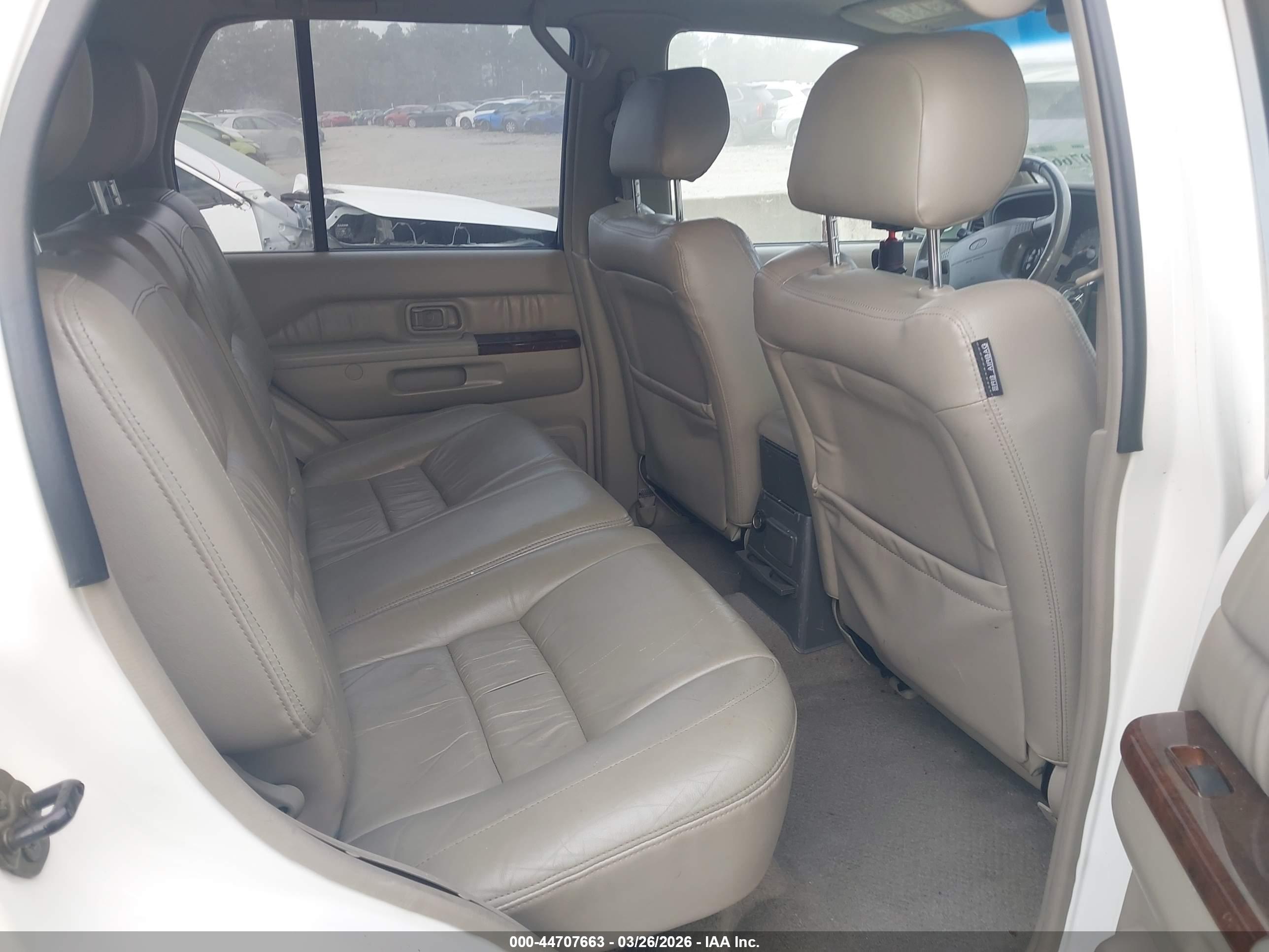 INFINITI QX4 image 8