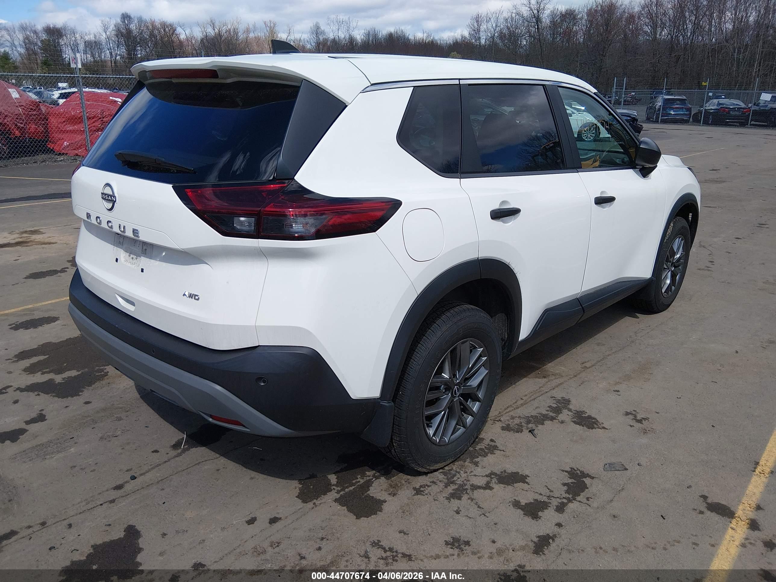 NISSAN ROGUE image 4