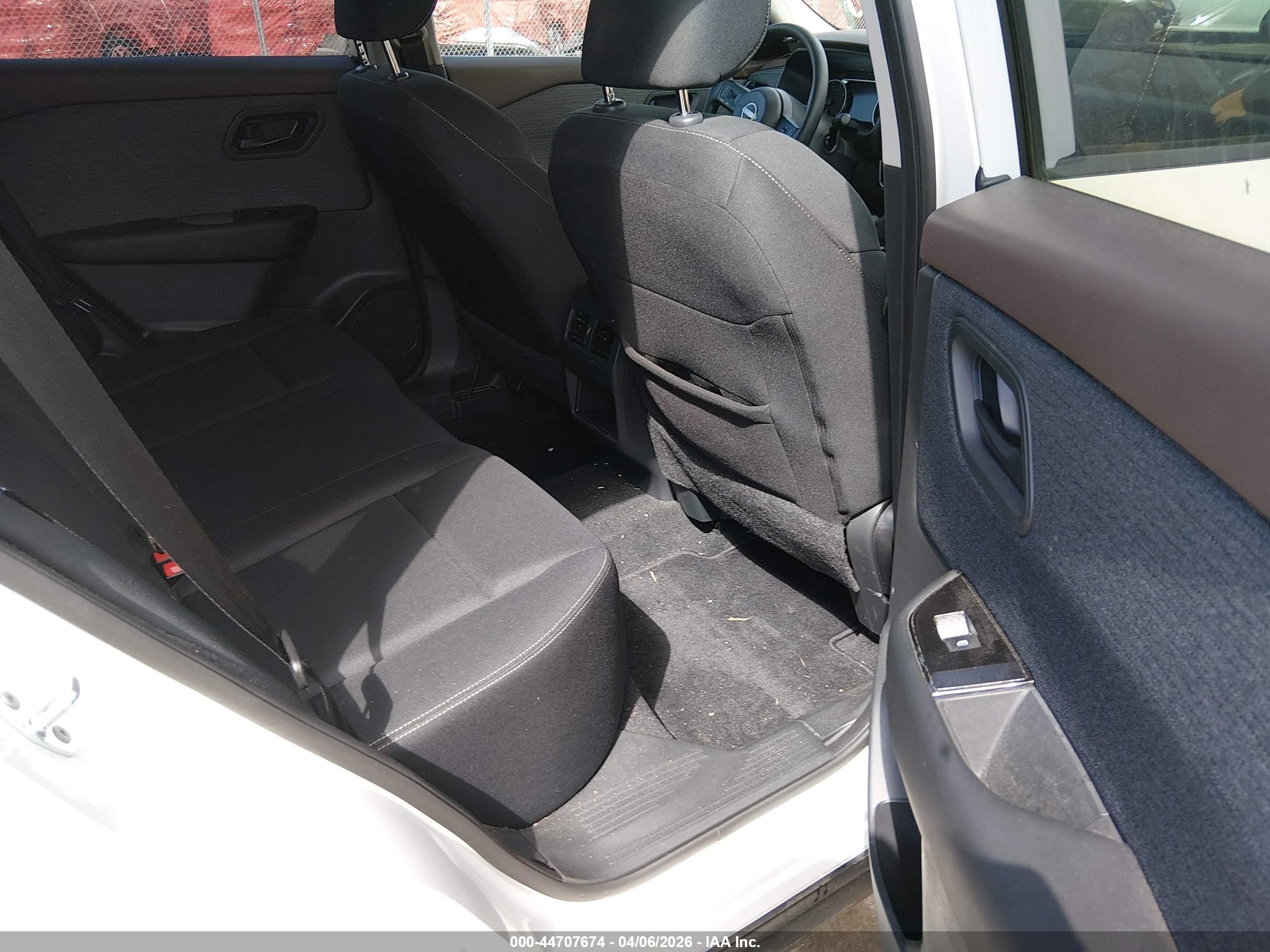 NISSAN ROGUE image 8