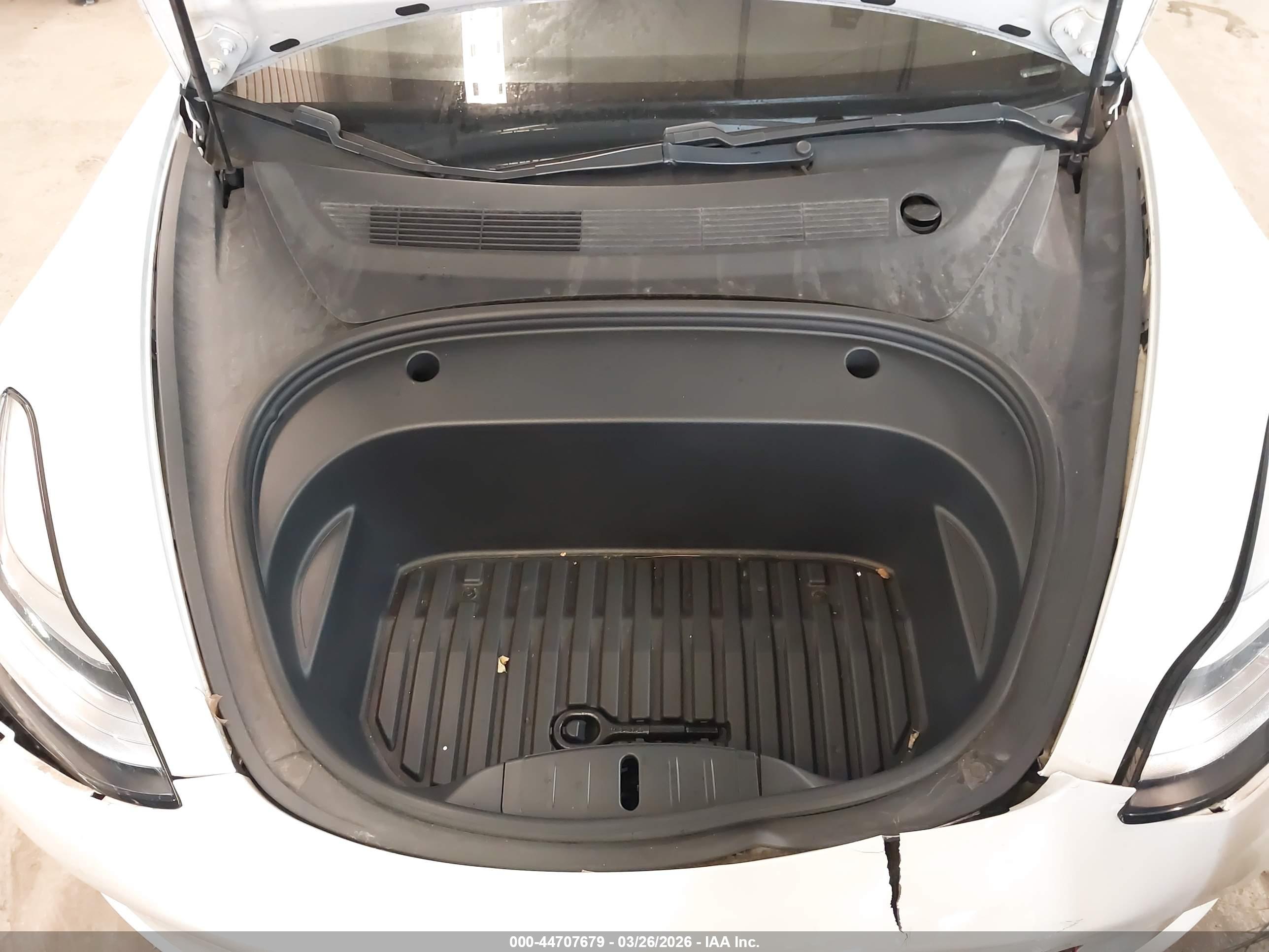 TESLA MODEL image 10