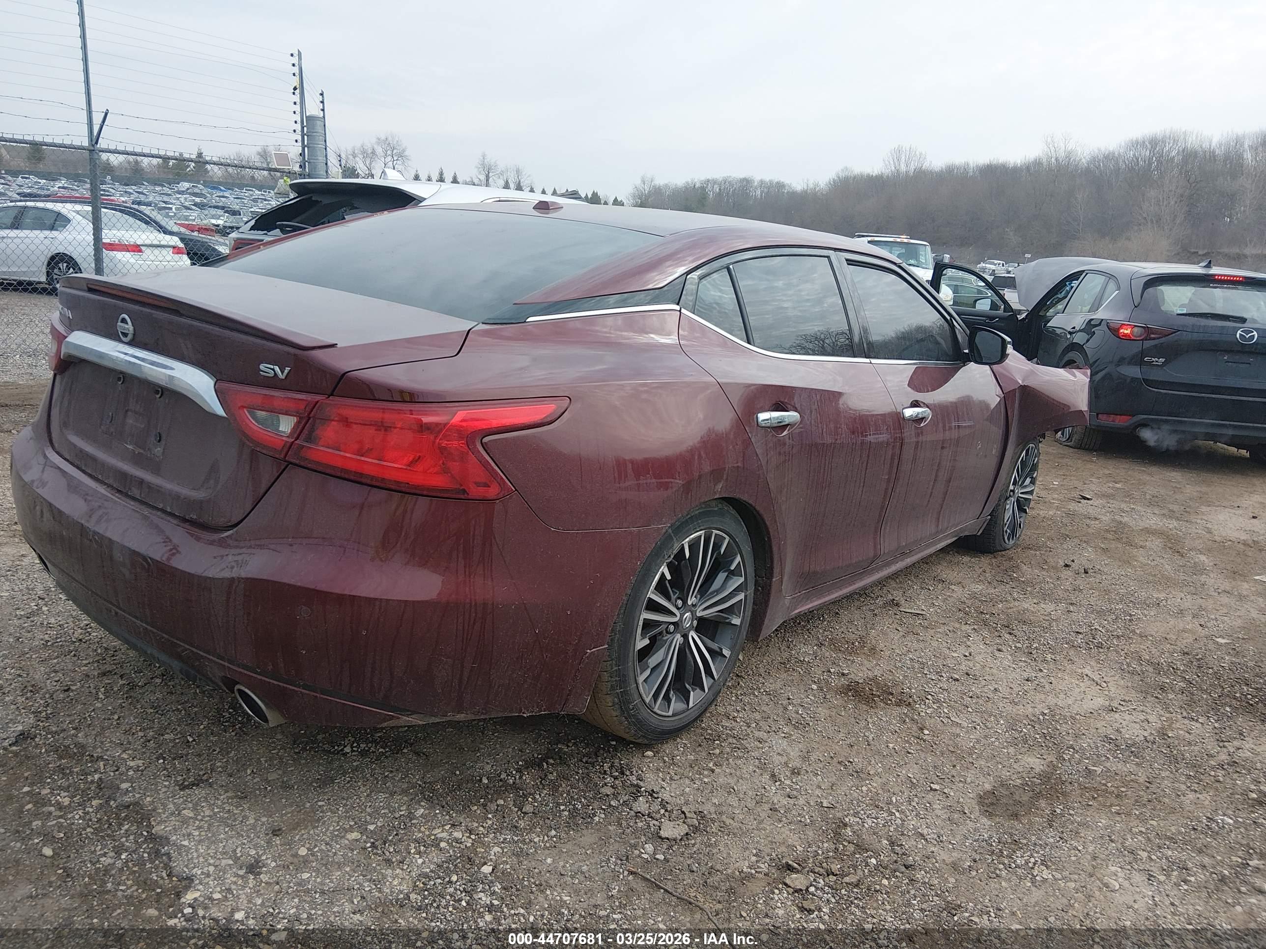 NISSAN MAXIMA image 4