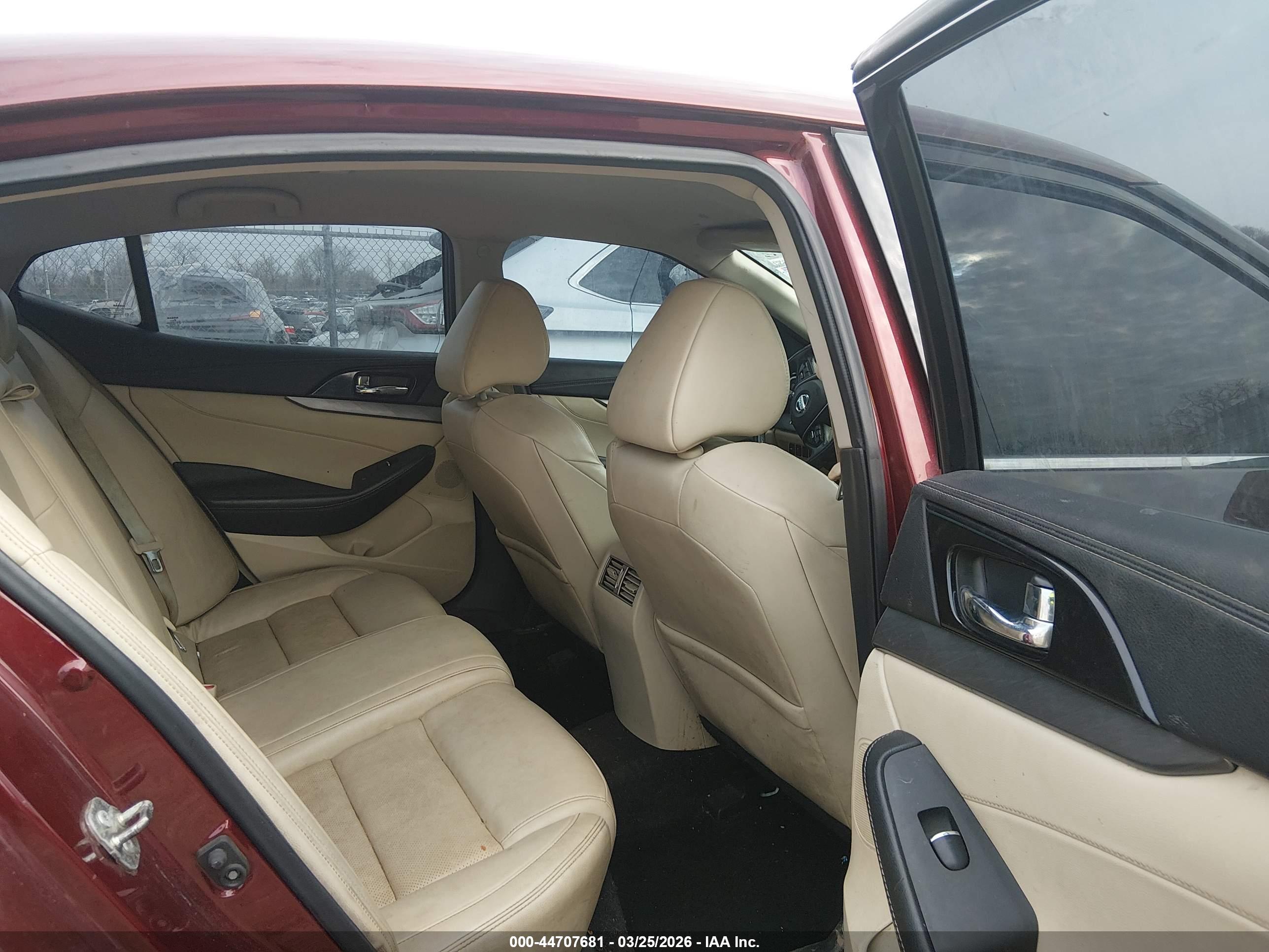 NISSAN MAXIMA image 8