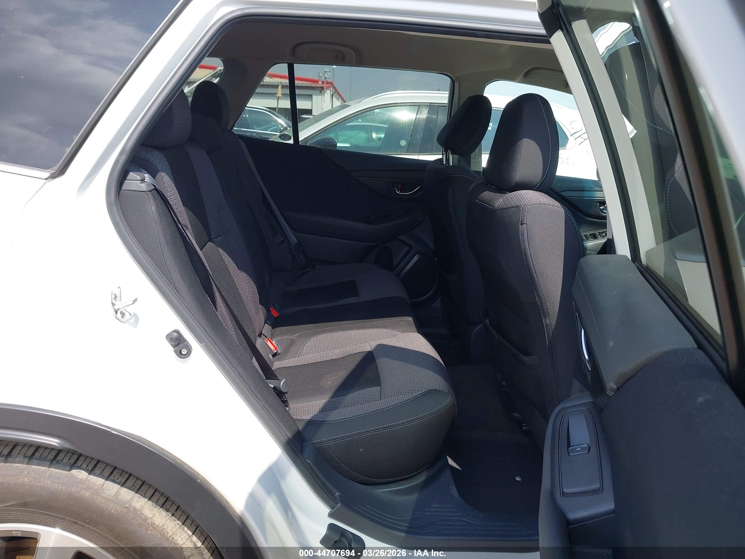SUBARU OUTBACK image 8