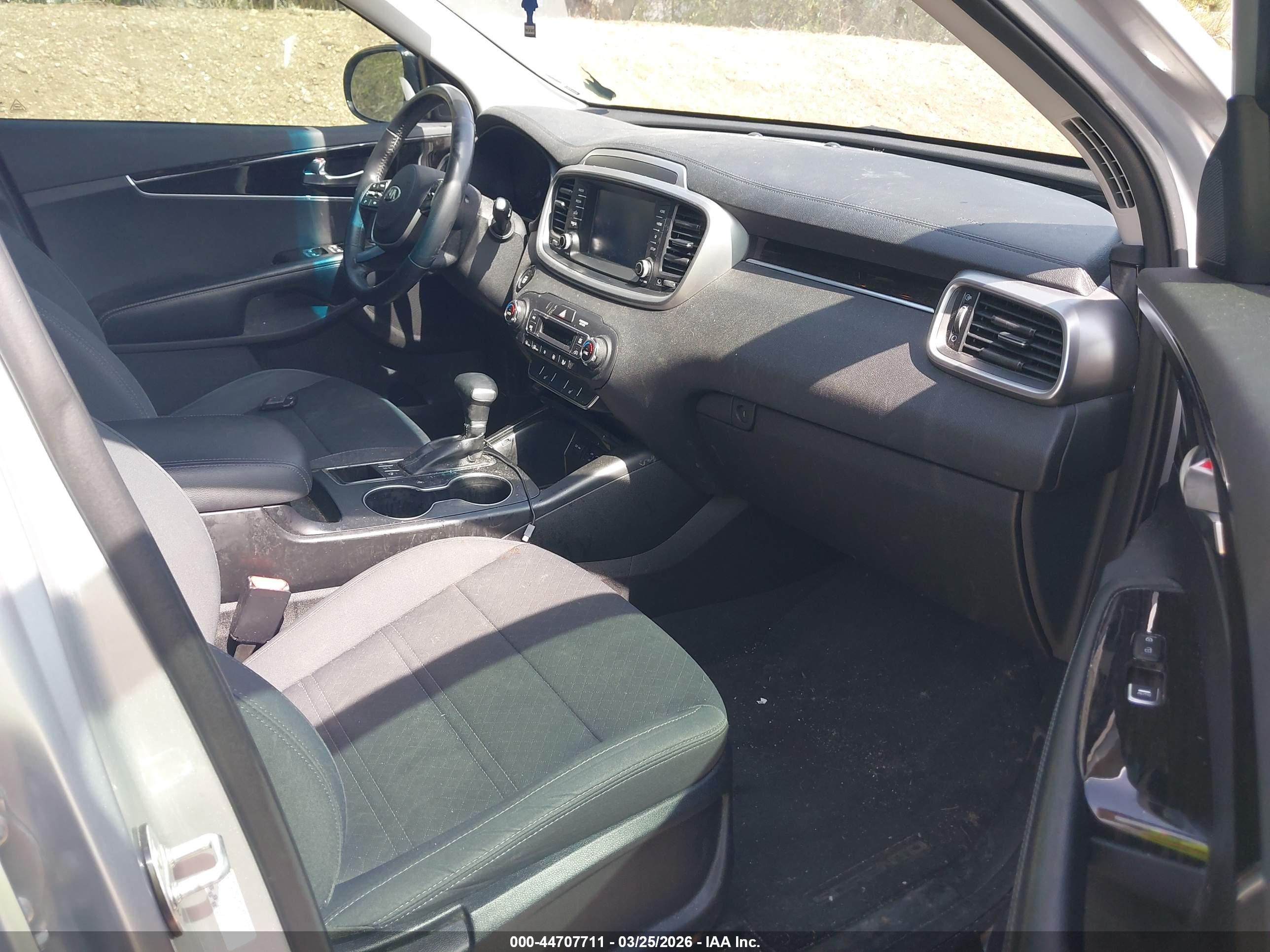 KIA SORENTO image 5