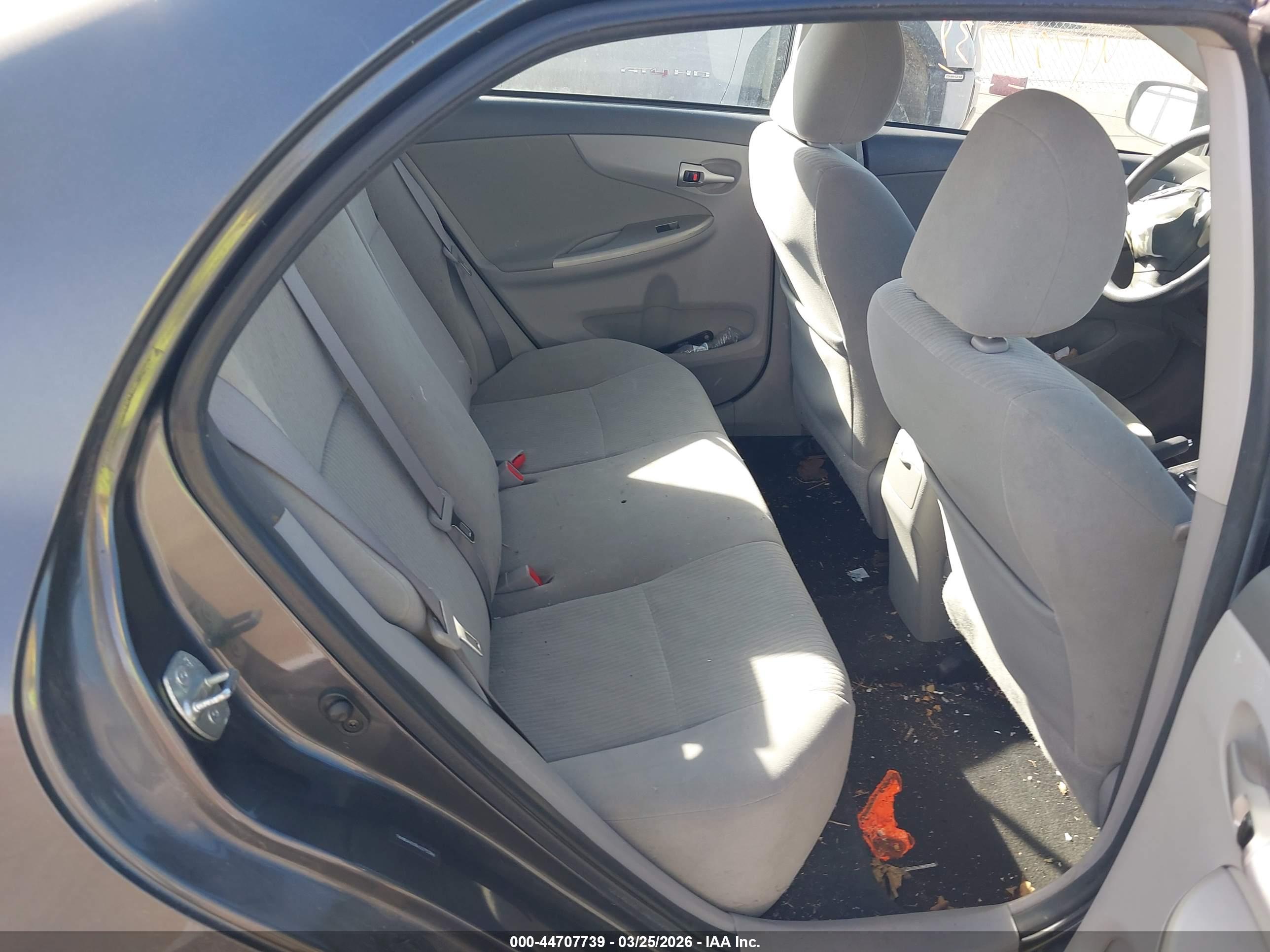 TOYOTA COROLLA image 8