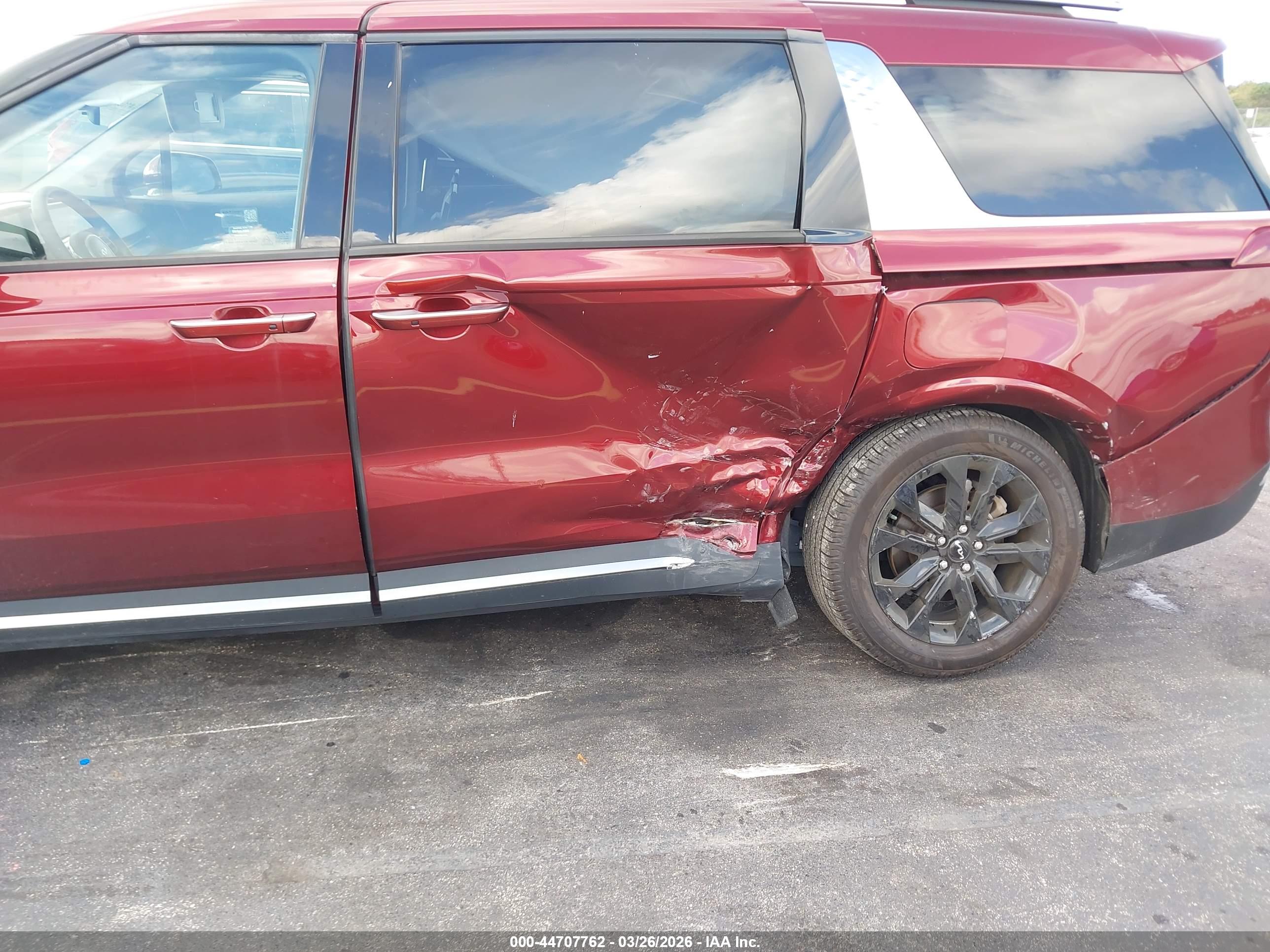 KIA CARNIVAL image 6