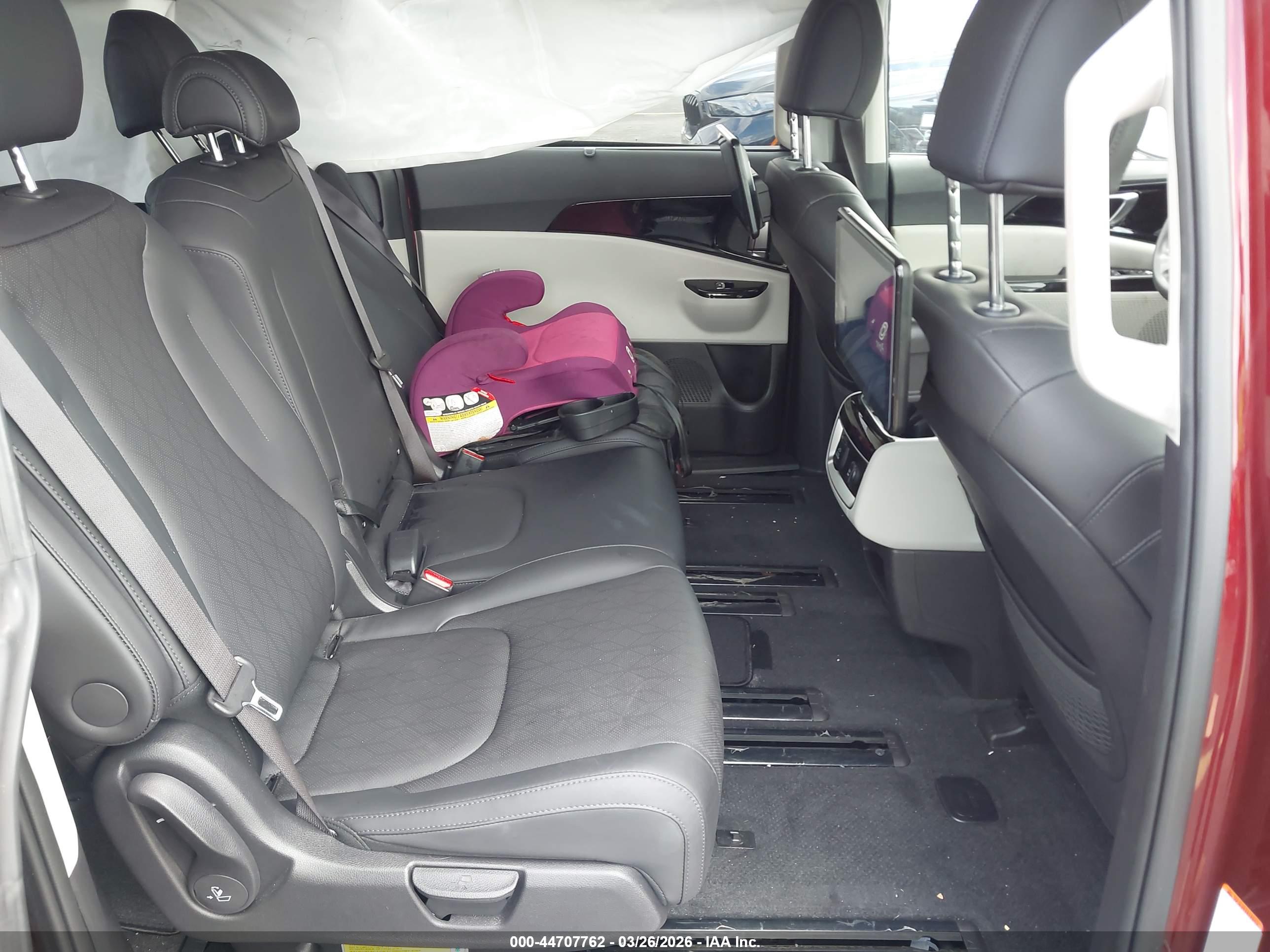 KIA CARNIVAL image 8