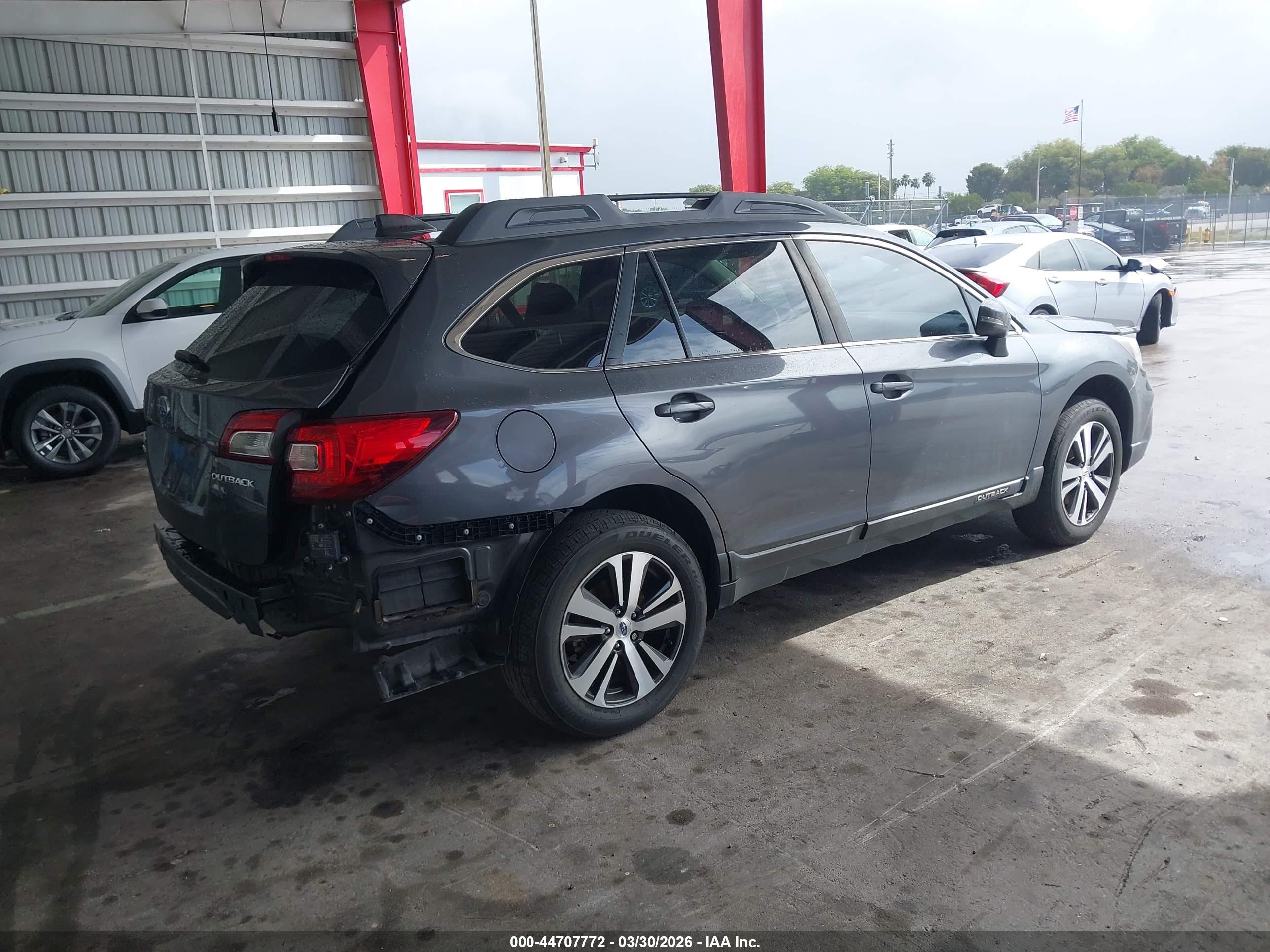 SUBARU OUTBACK image 4