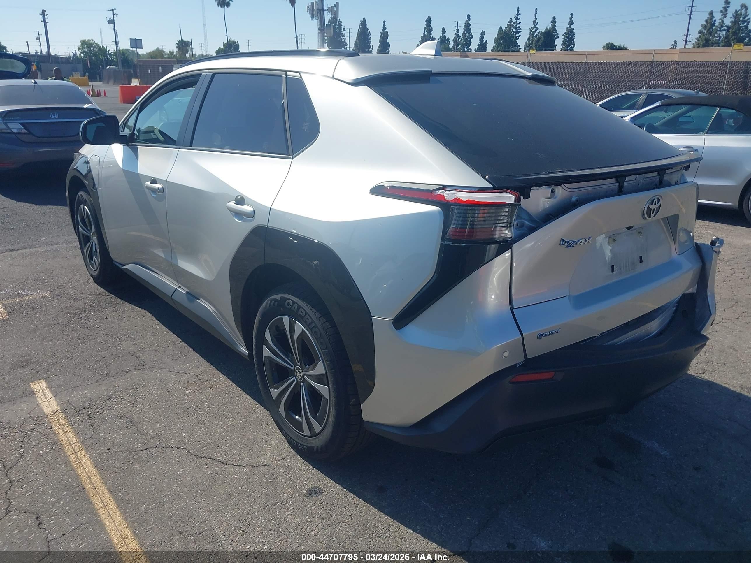 TOYOTA BZ4X image 3