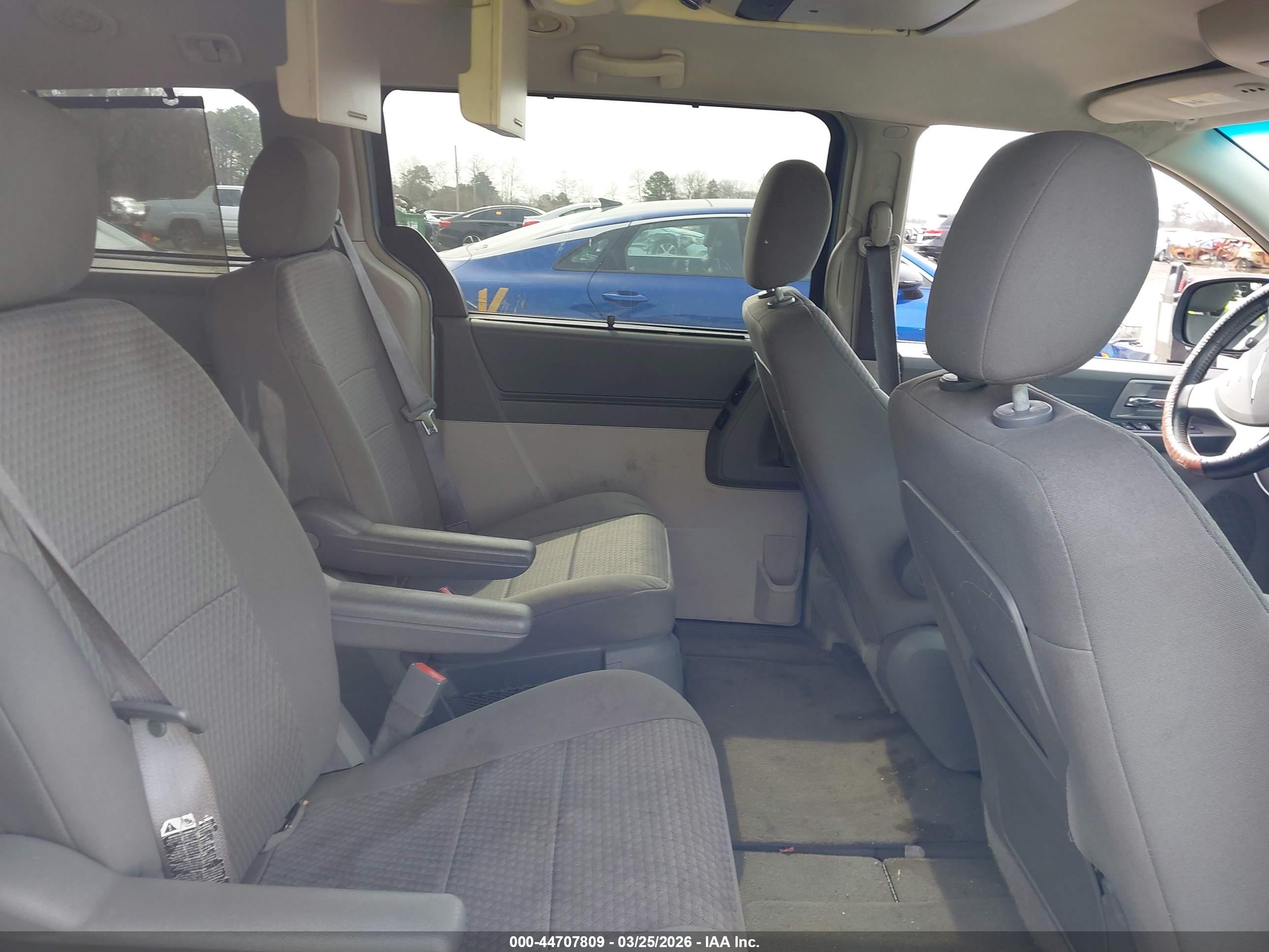 CHRYSLER TOWN image 8