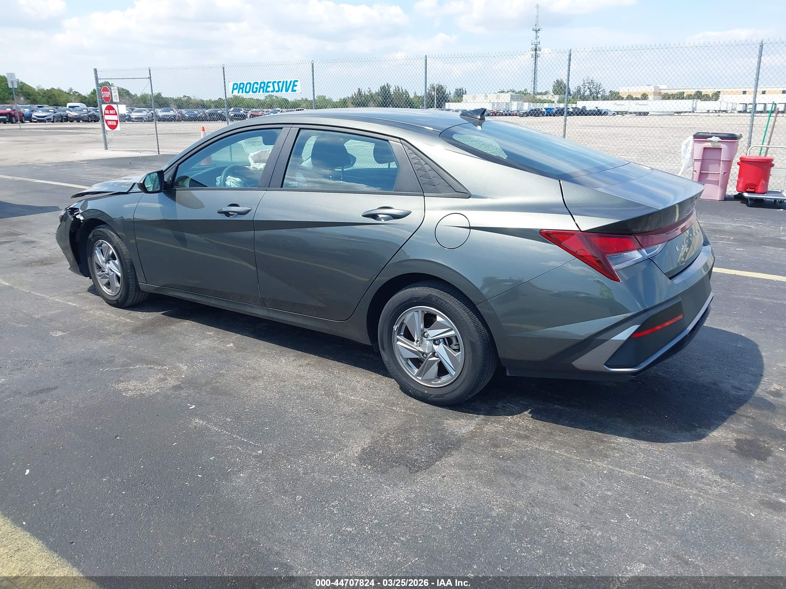 HYUNDAI ELANTRA image 3