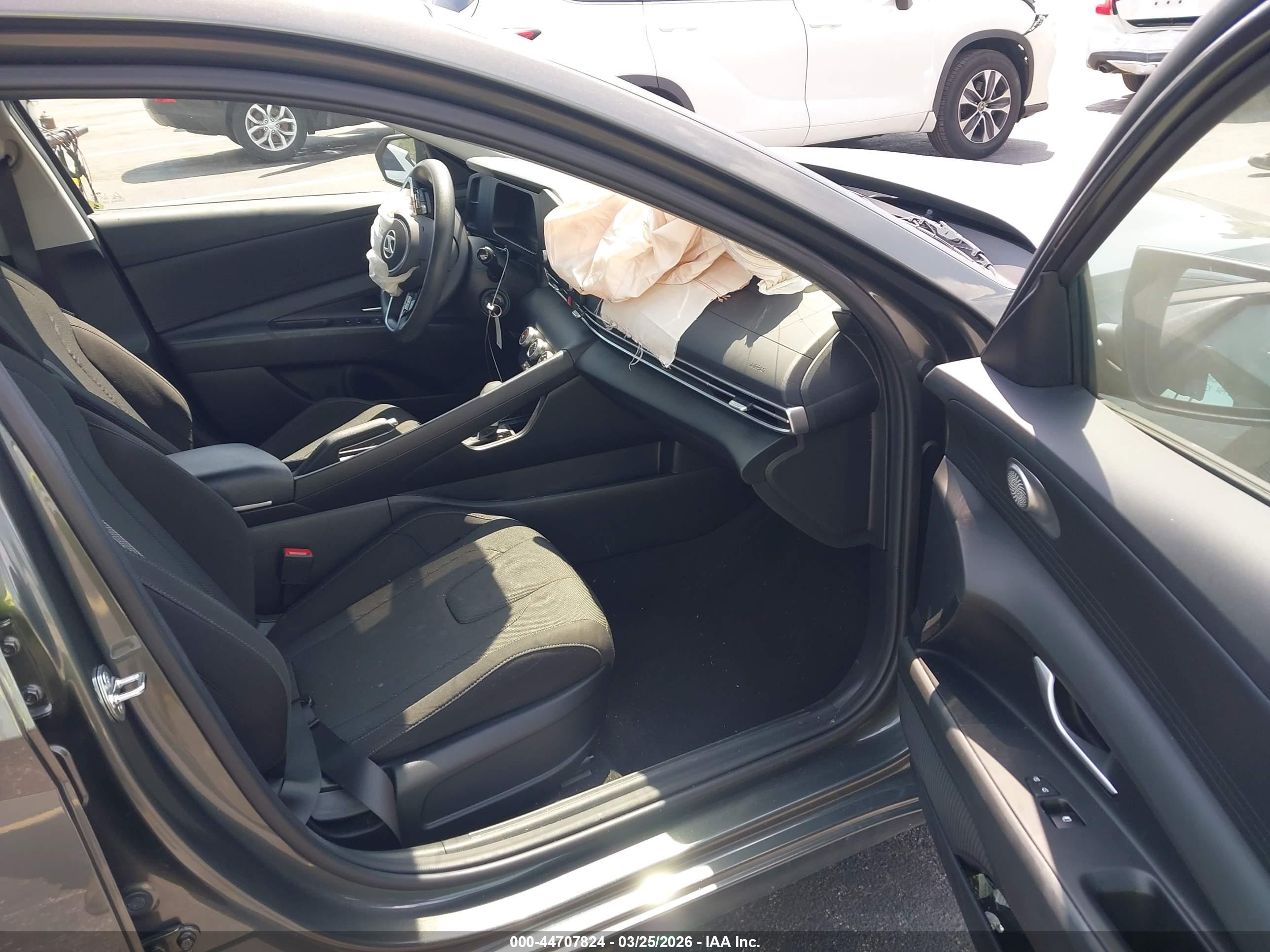 HYUNDAI ELANTRA image 5