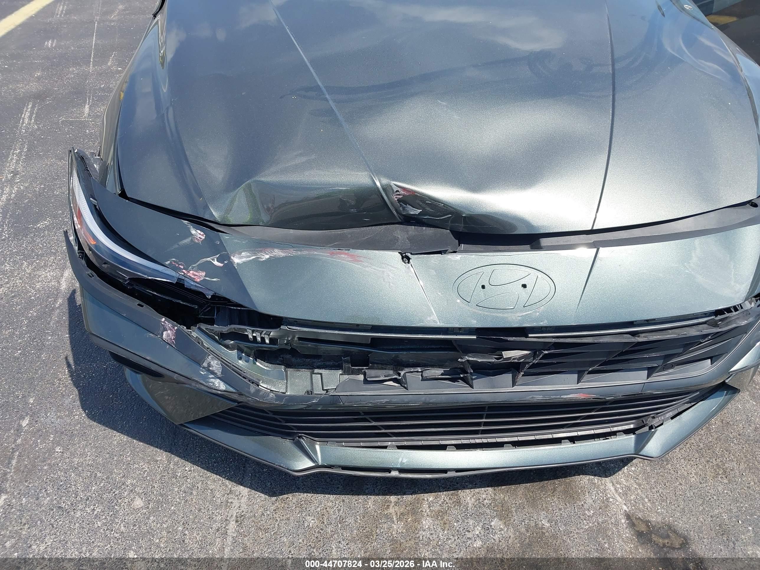 HYUNDAI ELANTRA image 6