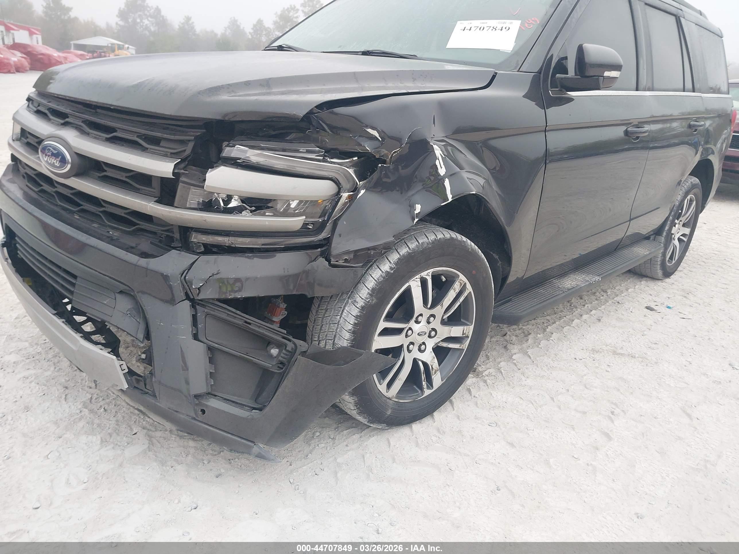 FORD EXPEDITION image 6