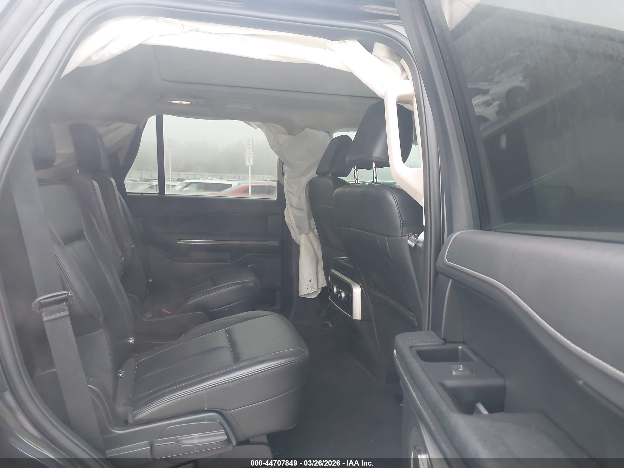 FORD EXPEDITION image 8