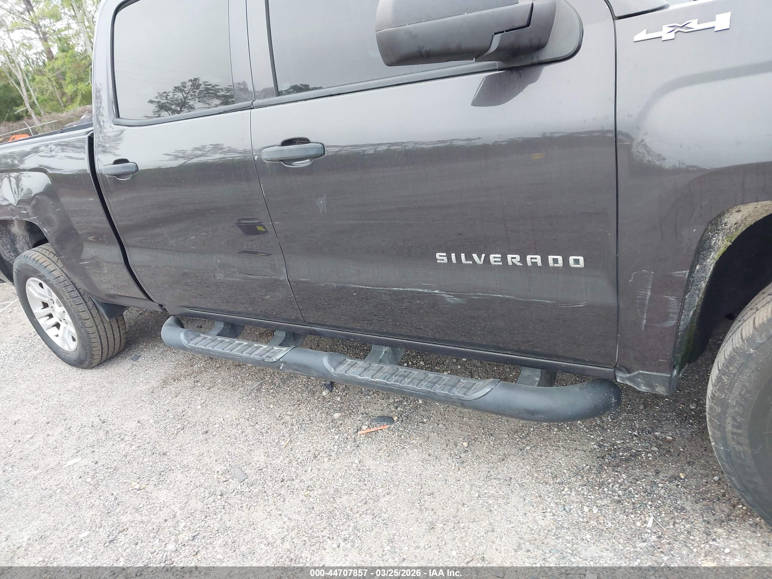 CHEVROLET SILVERADO image 6