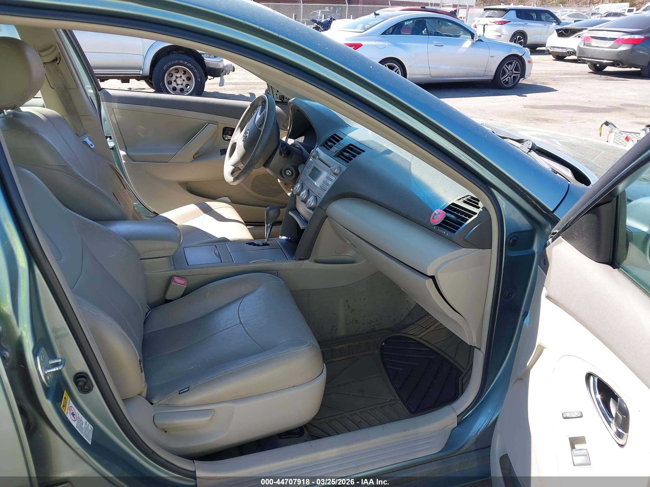 TOYOTA CAMRY image 5