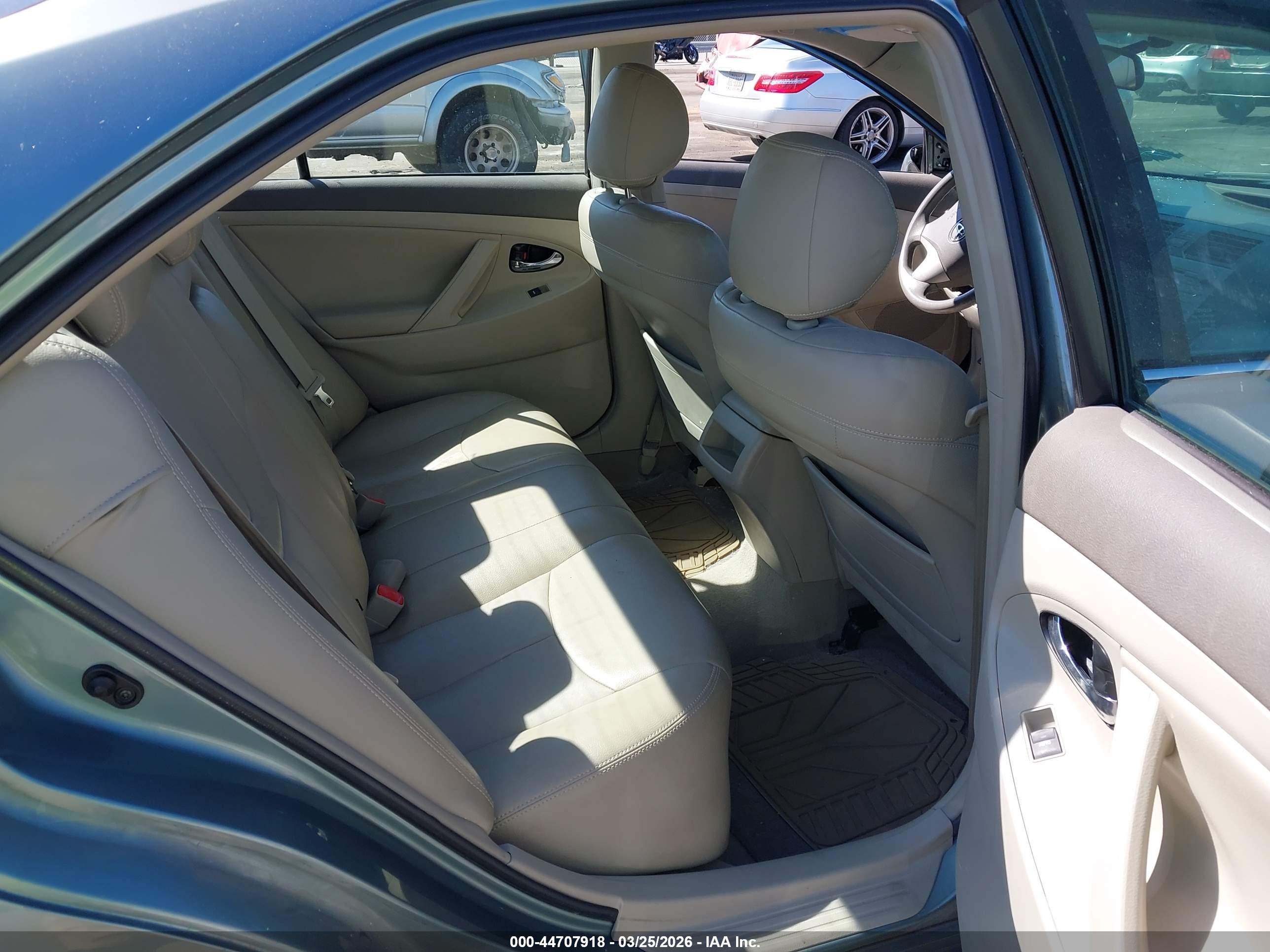 TOYOTA CAMRY image 8