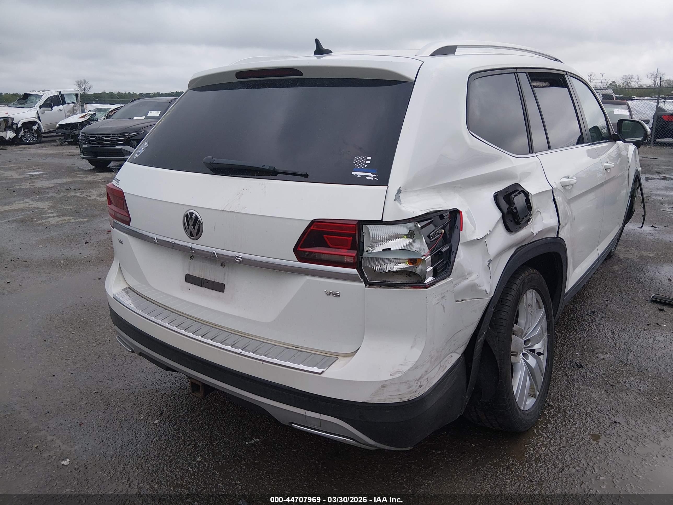 VOLKSWAGEN ATLAS image 4