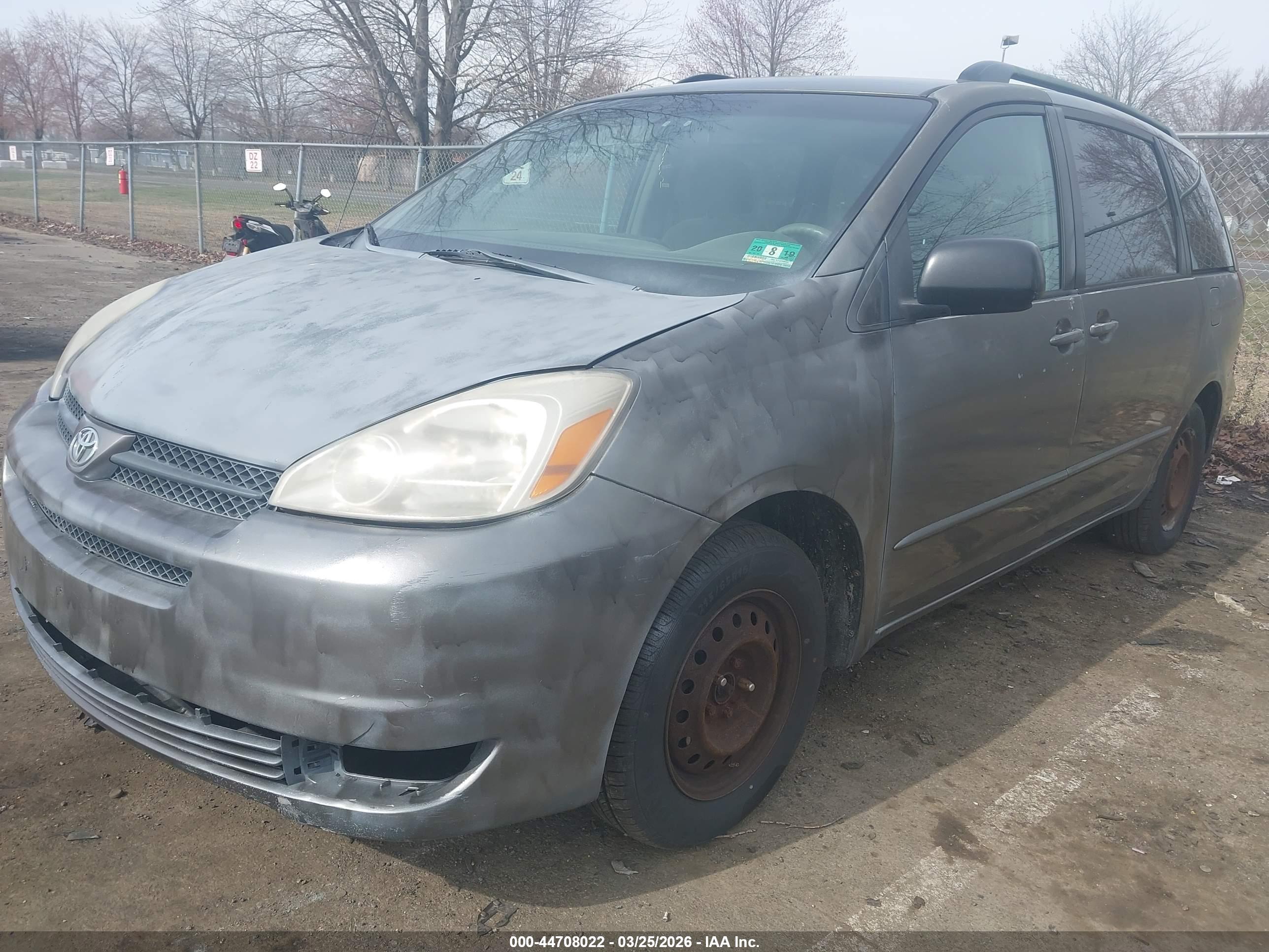 TOYOTA SIENNA image 2