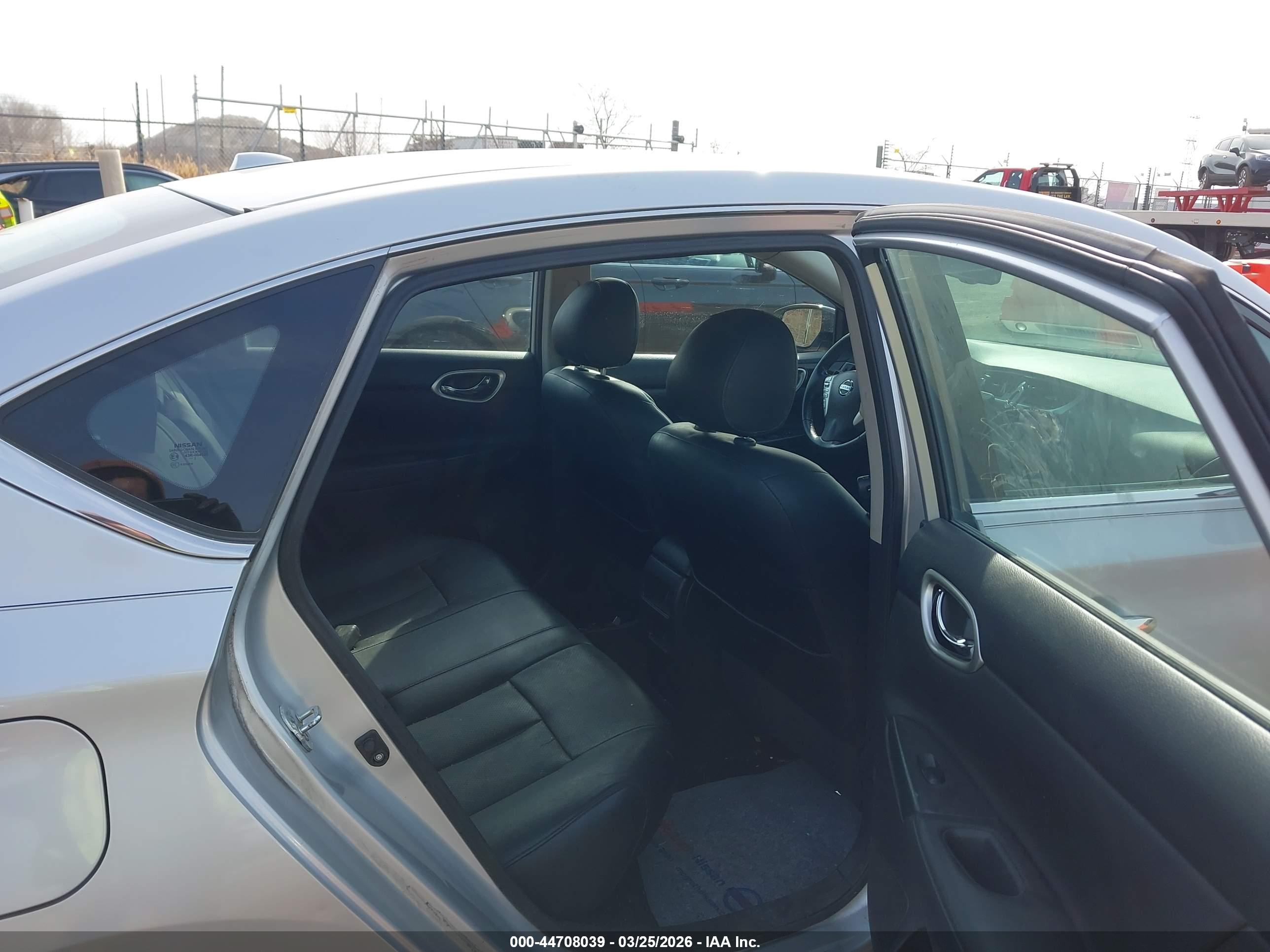 NISSAN SENTRA image 8