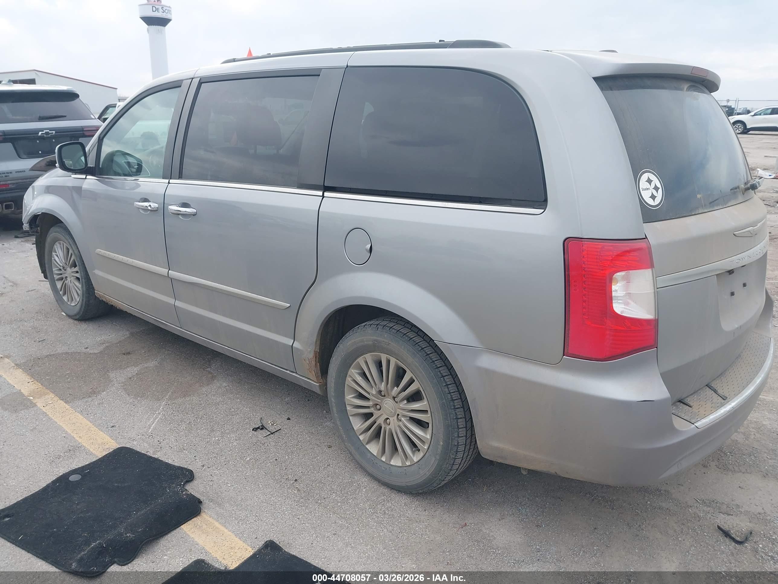 CHRYSLER TOWN image 3