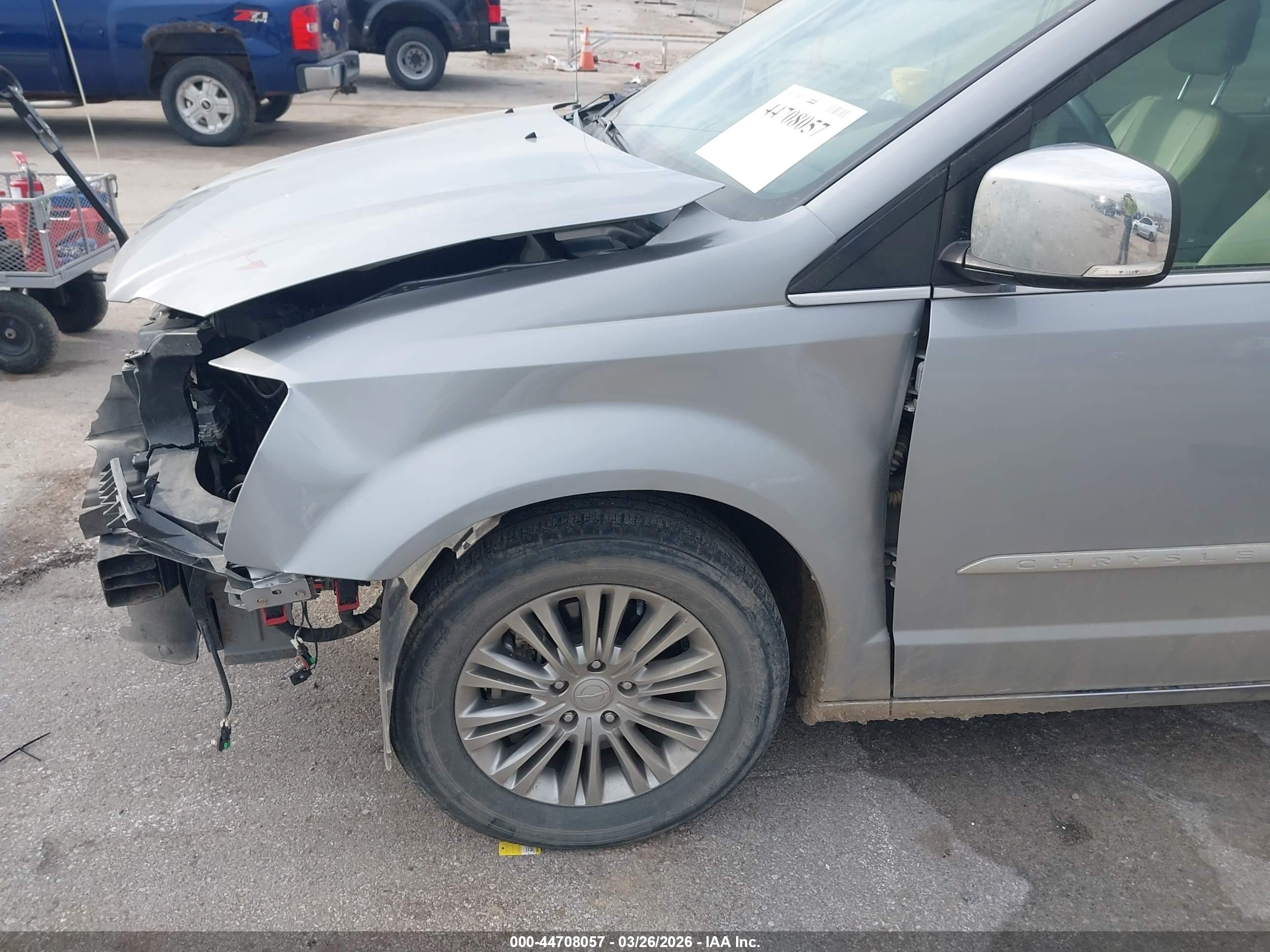 CHRYSLER TOWN image 6