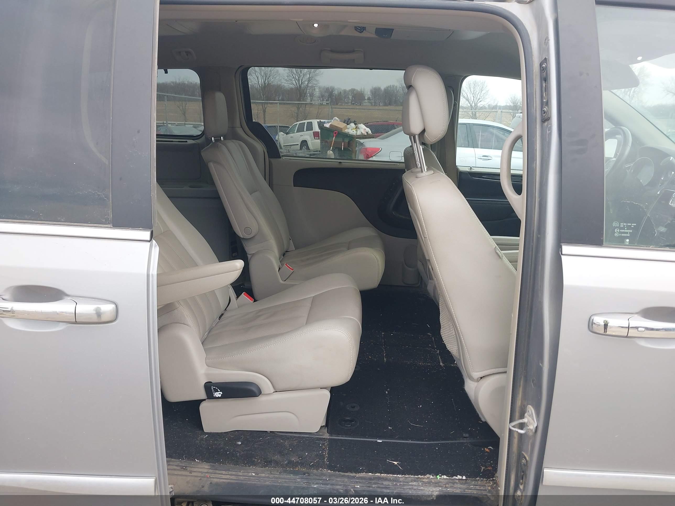 CHRYSLER TOWN image 8