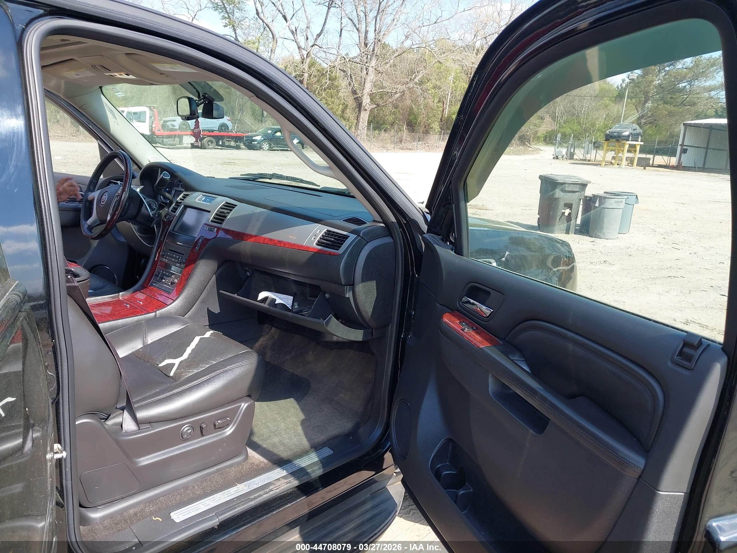 CADILLAC ESCALADE image 5