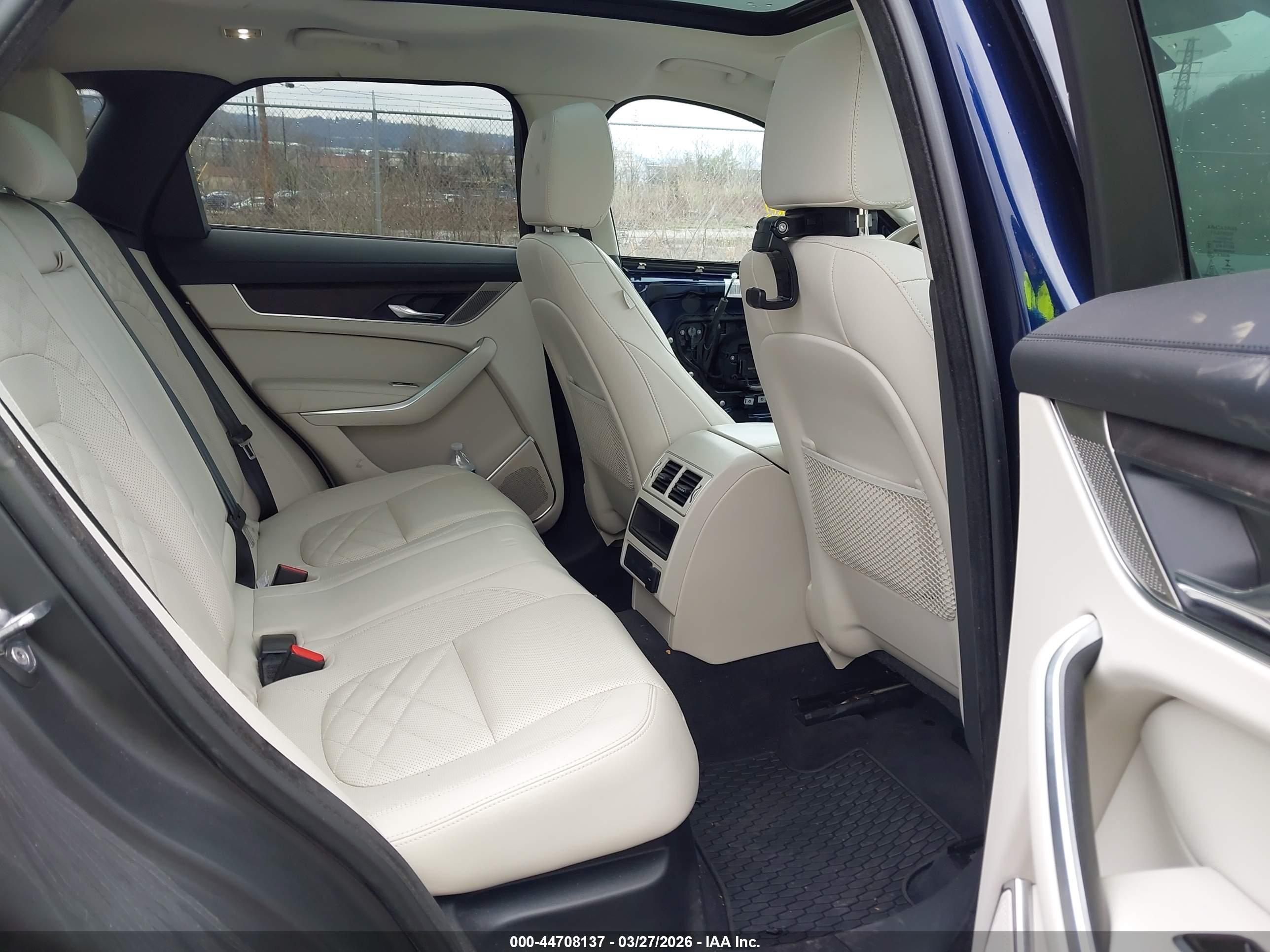 JAGUAR F-PACE image 8