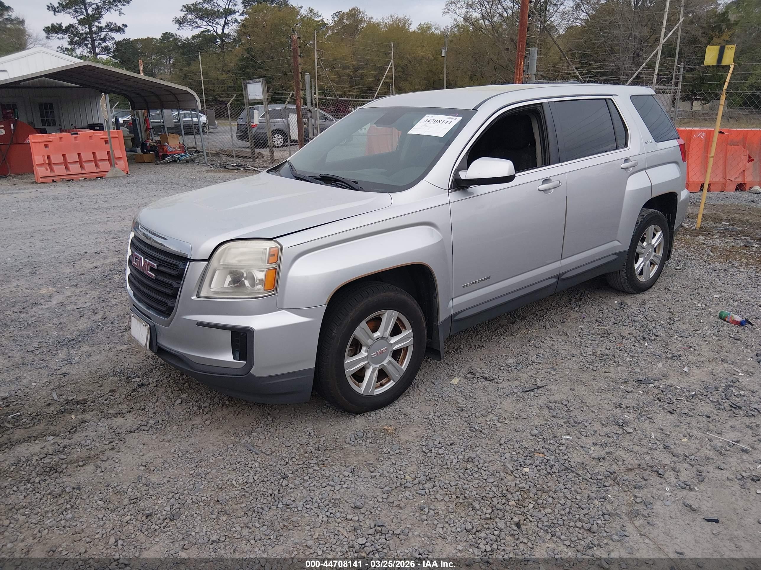 GMC TERRAIN image 2