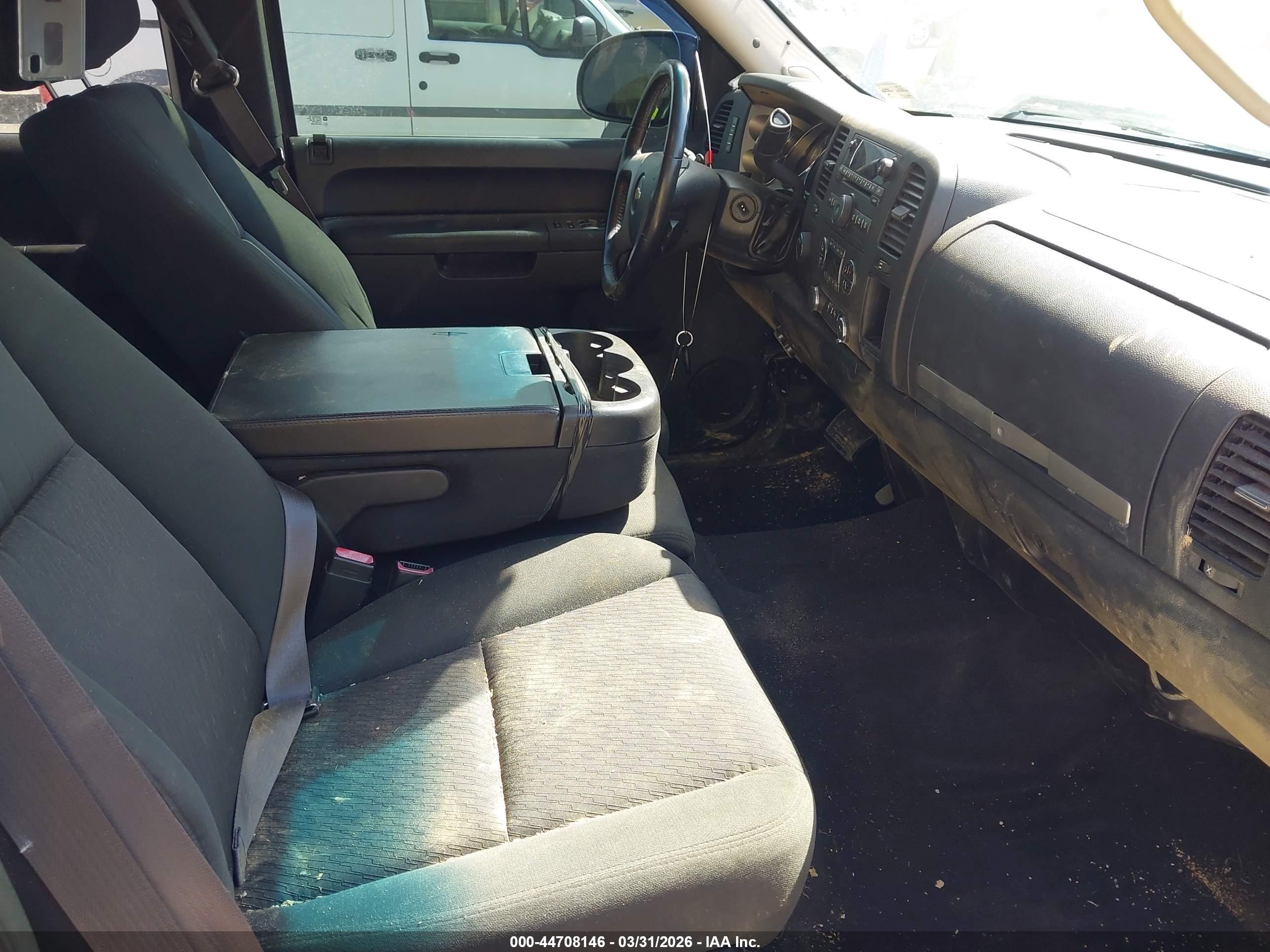 CHEVROLET SILVERADO image 5