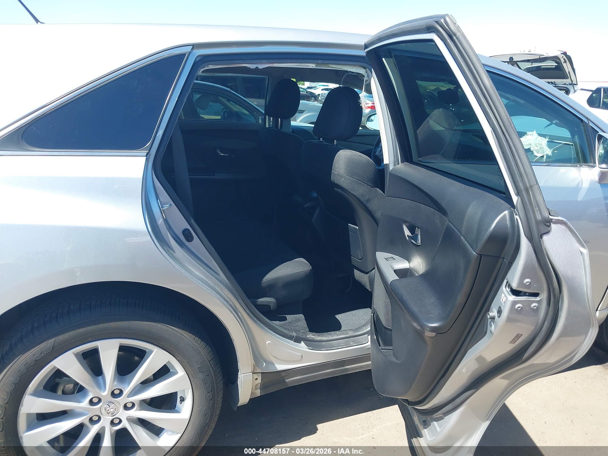 TOYOTA VENZA image 8