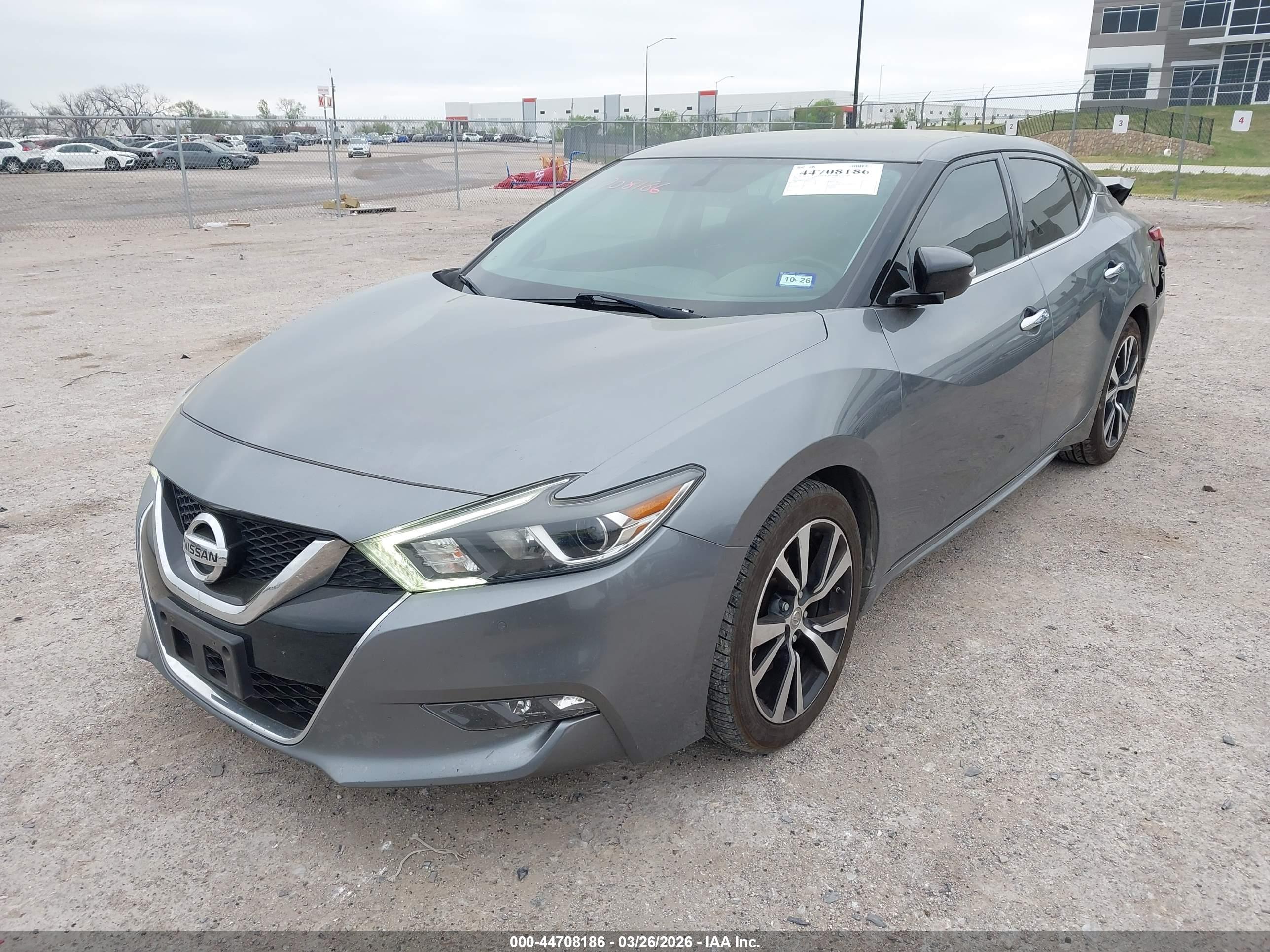 NISSAN MAXIMA image 2