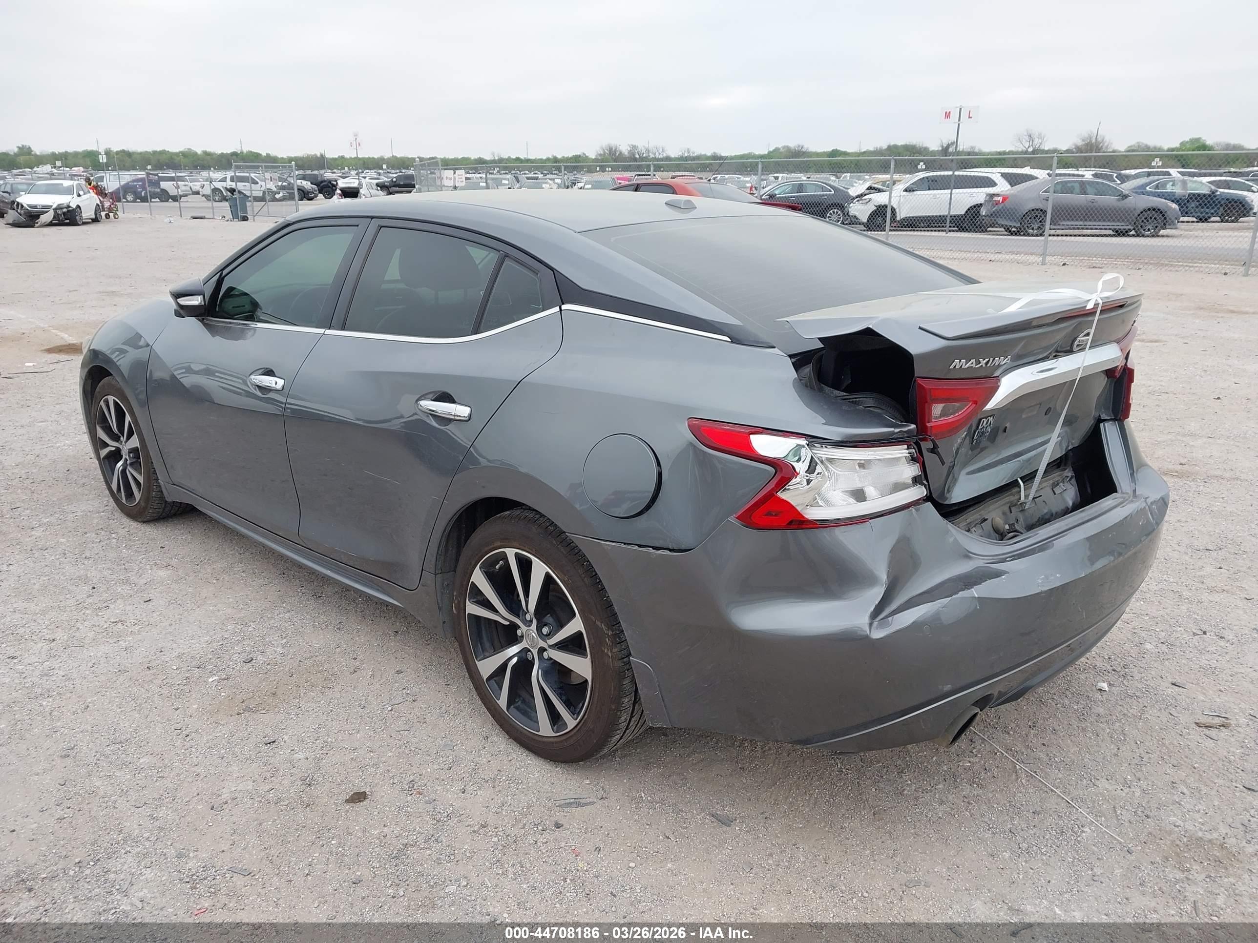 NISSAN MAXIMA image 3