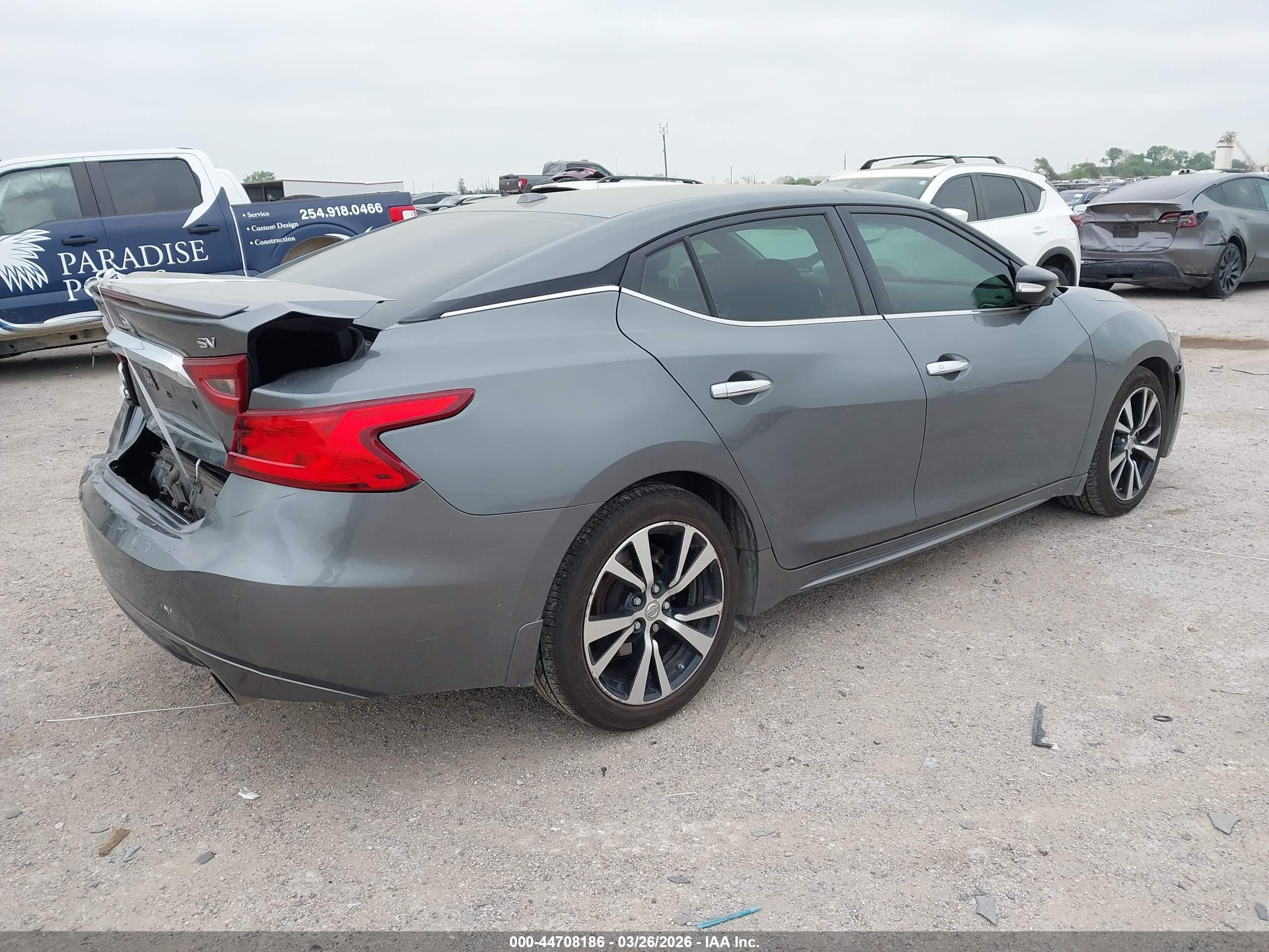 NISSAN MAXIMA image 4
