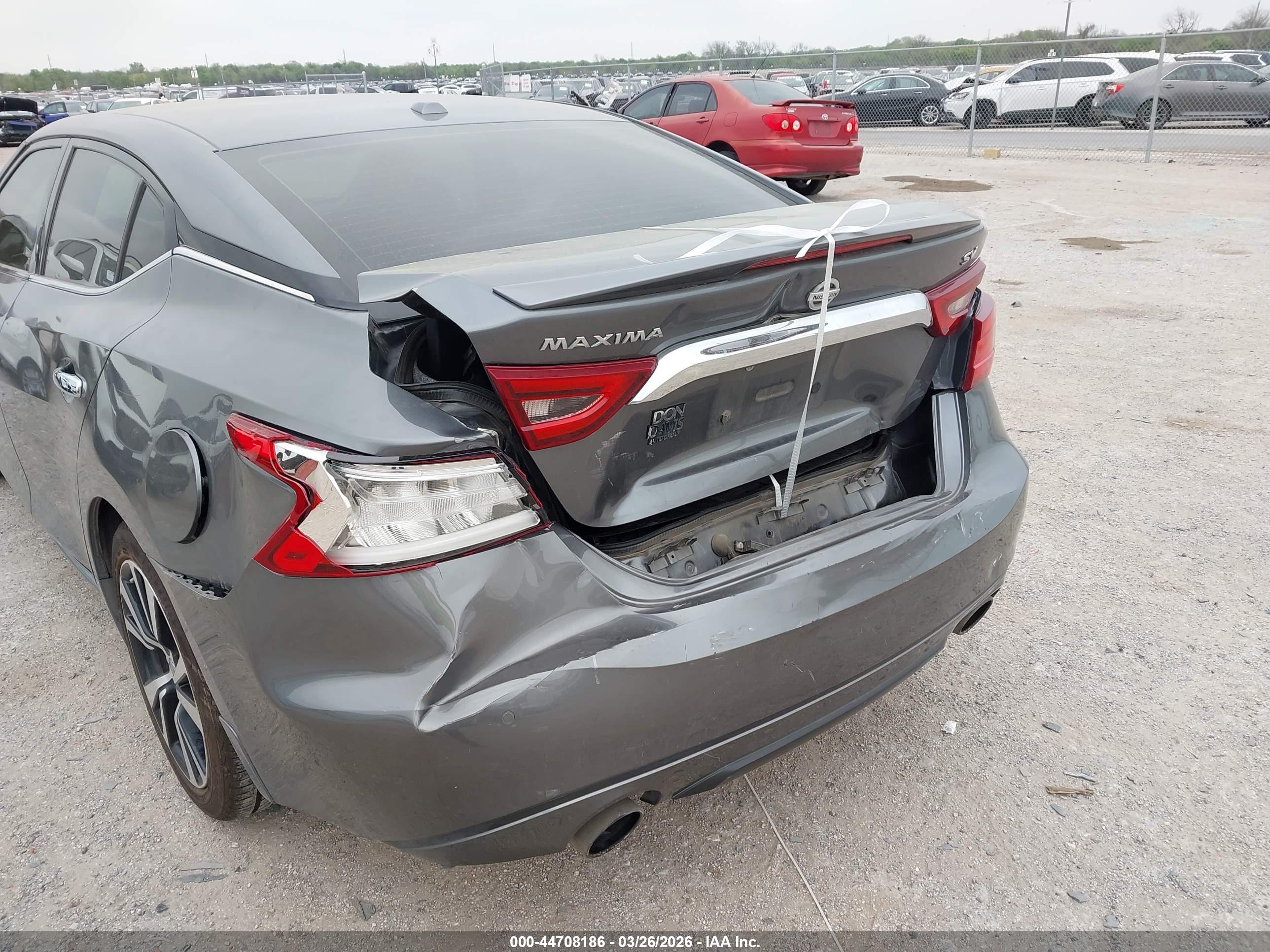 NISSAN MAXIMA image 6