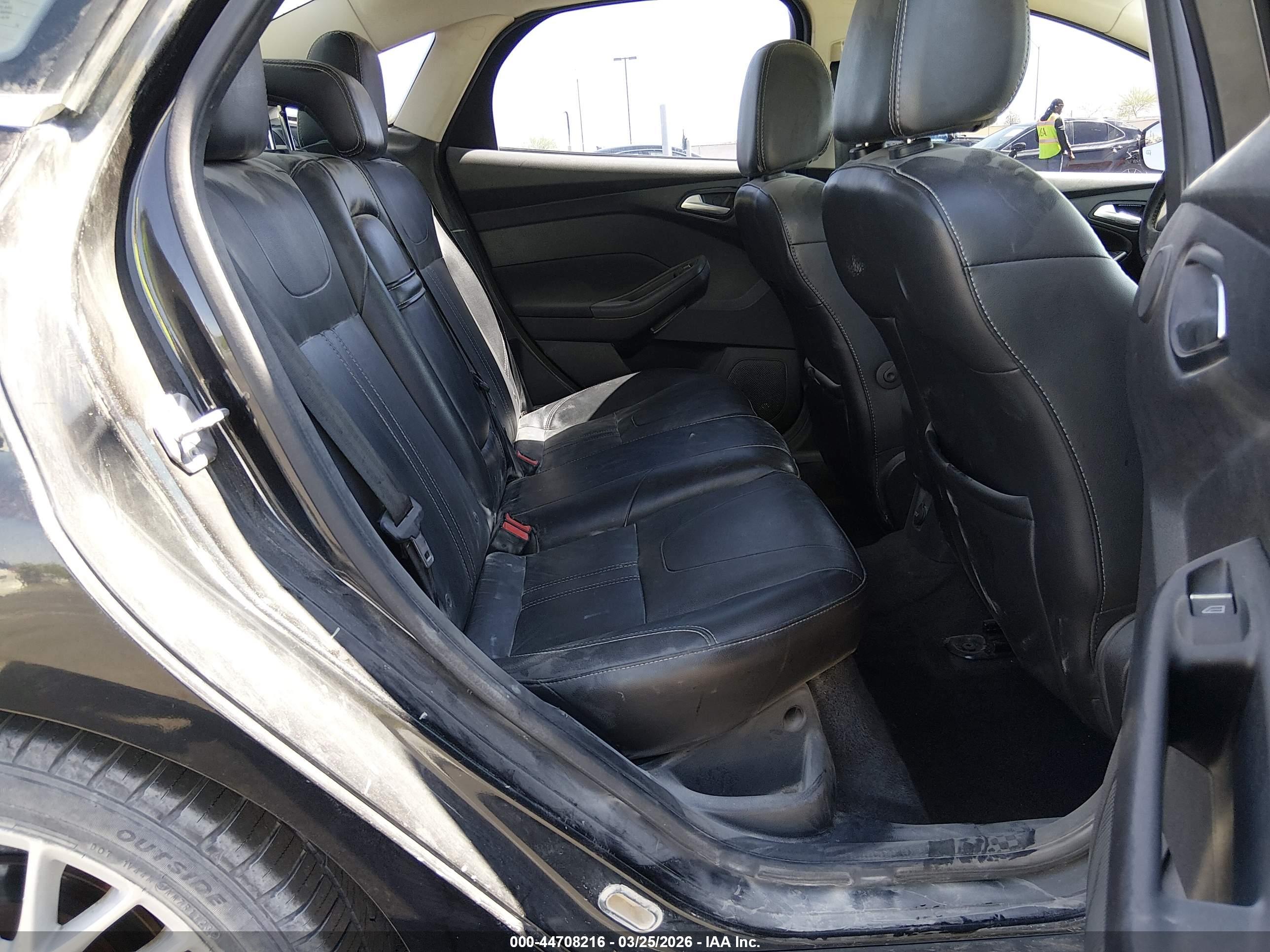 FORD FOCUS image 8