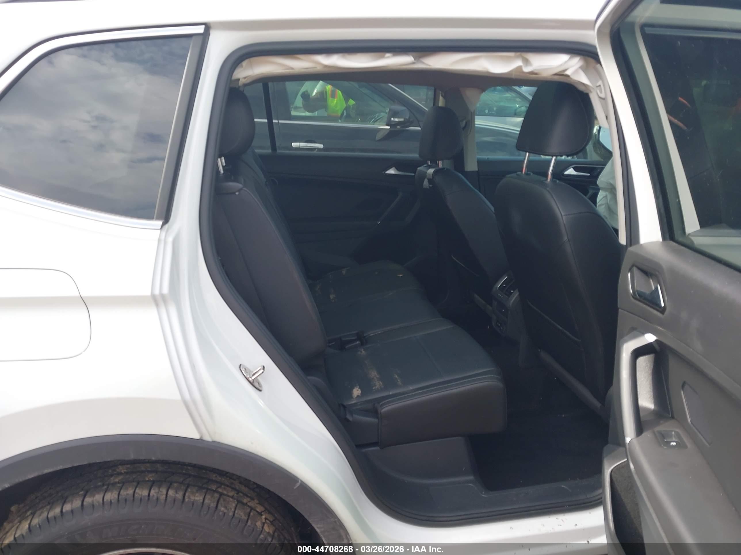 VOLKSWAGEN TIGUAN image 8
