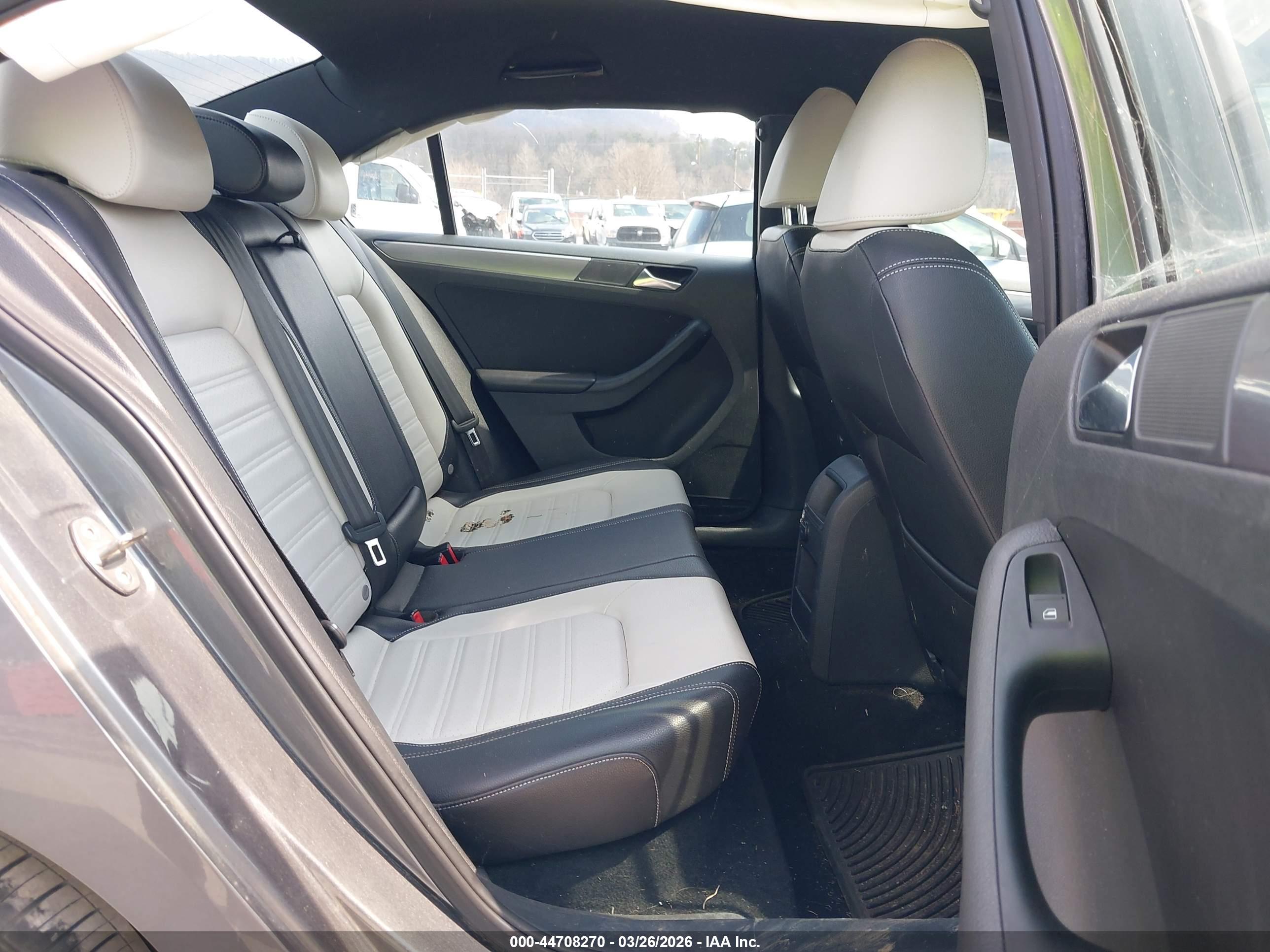 VOLKSWAGEN JETTA image 8