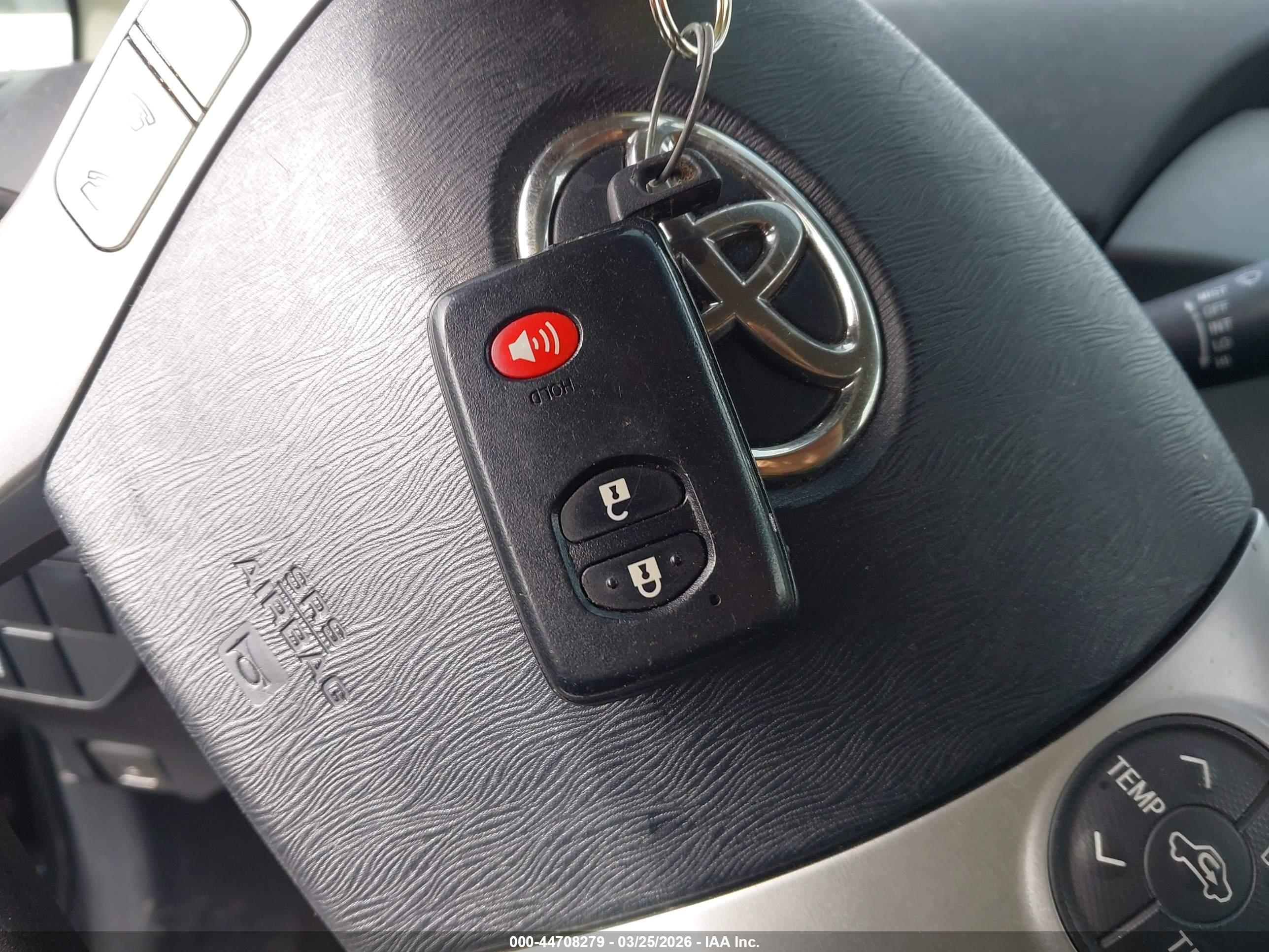 TOYOTA PRIUS image 11