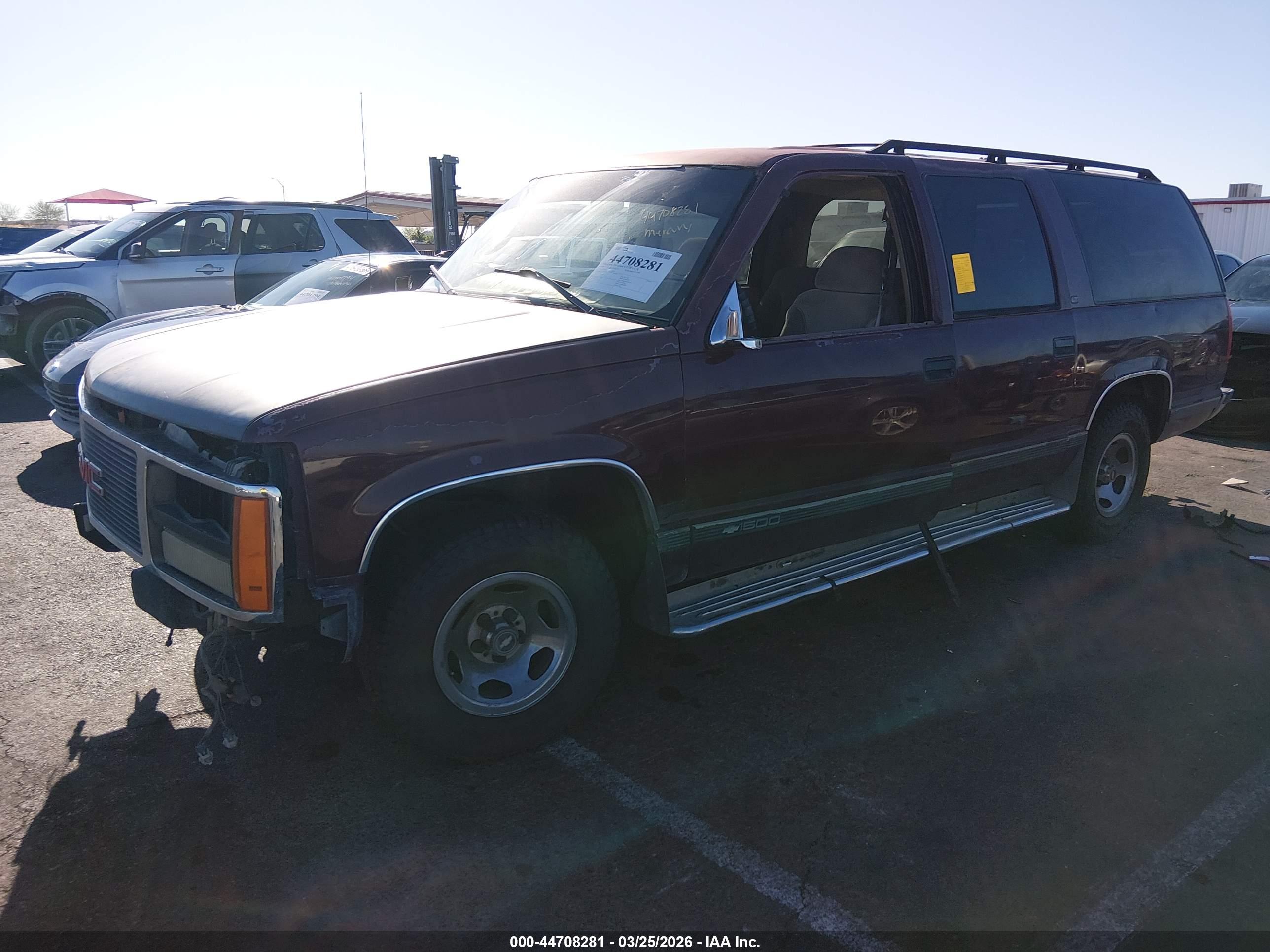 CHEVROLET SUBURBAN image 2