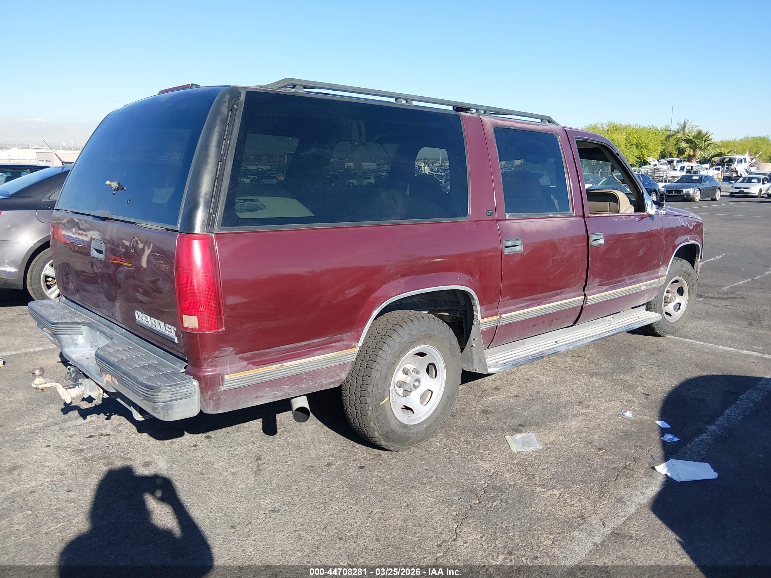 CHEVROLET SUBURBAN image 4