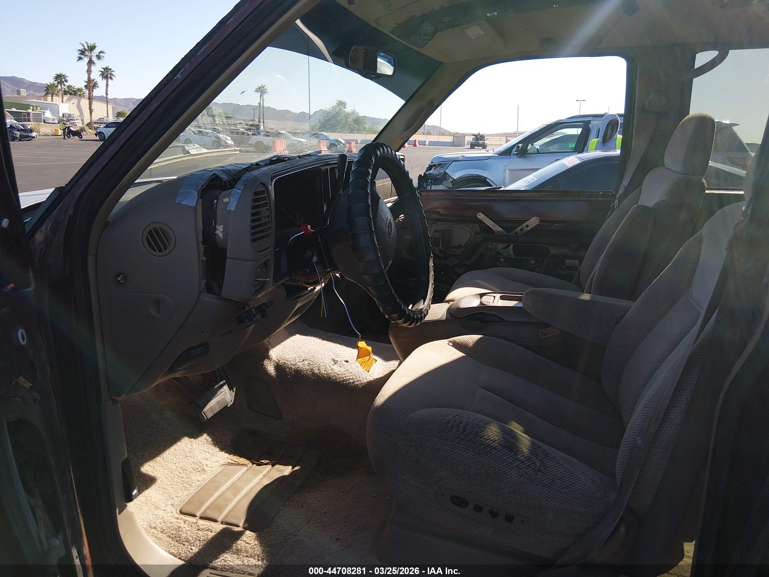 CHEVROLET SUBURBAN image 5