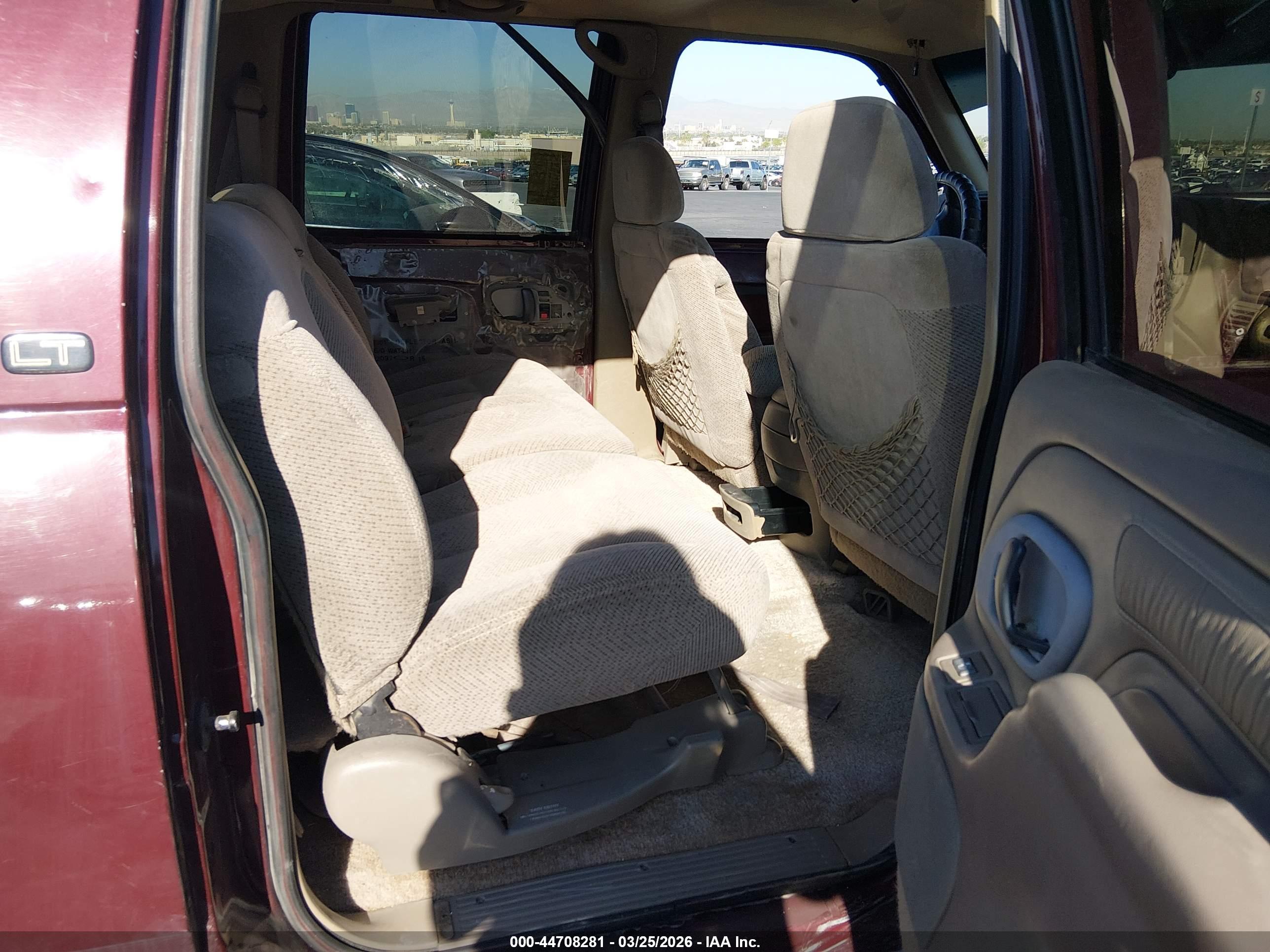 CHEVROLET SUBURBAN image 8