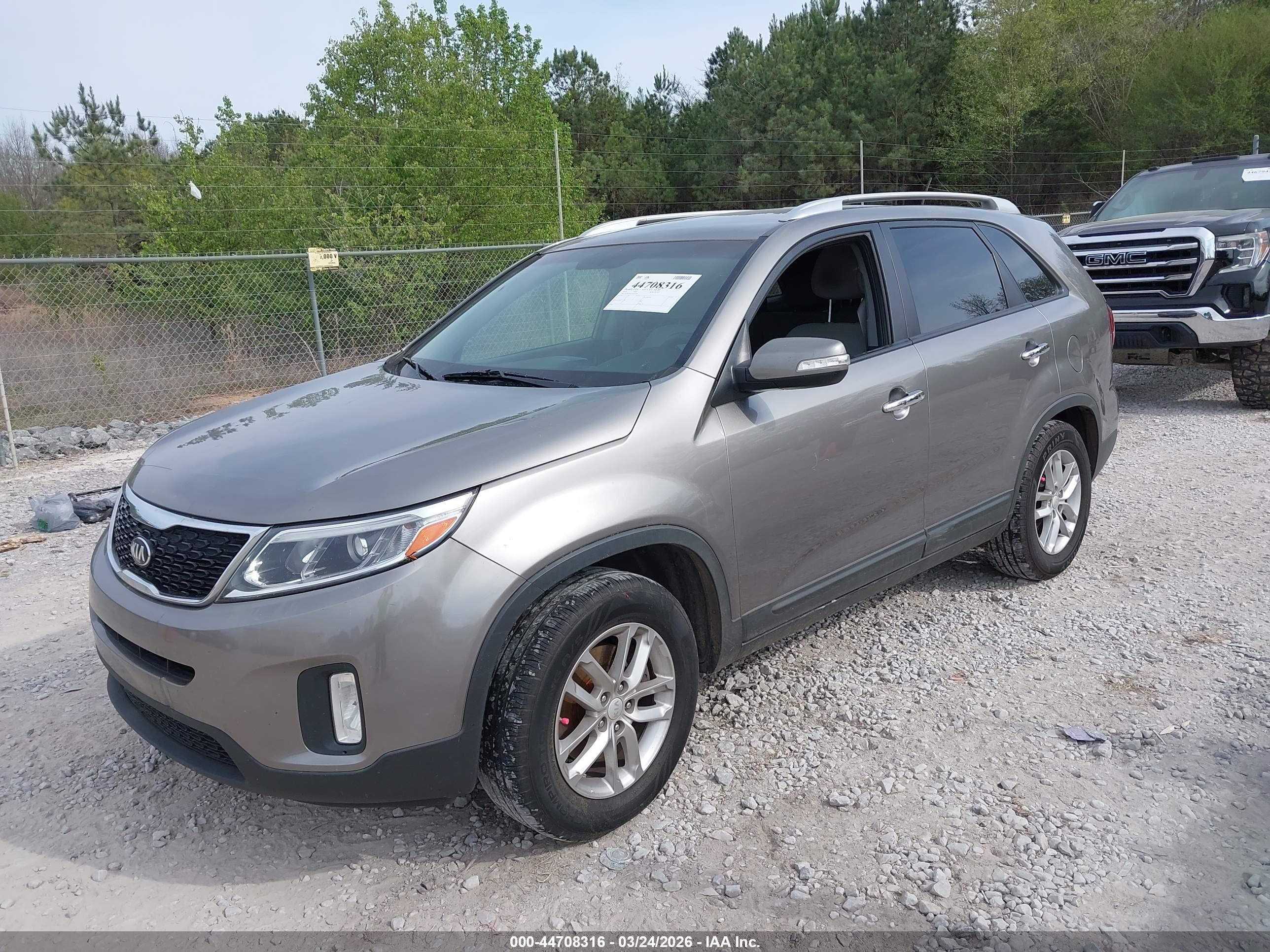 KIA SORENTO image 2