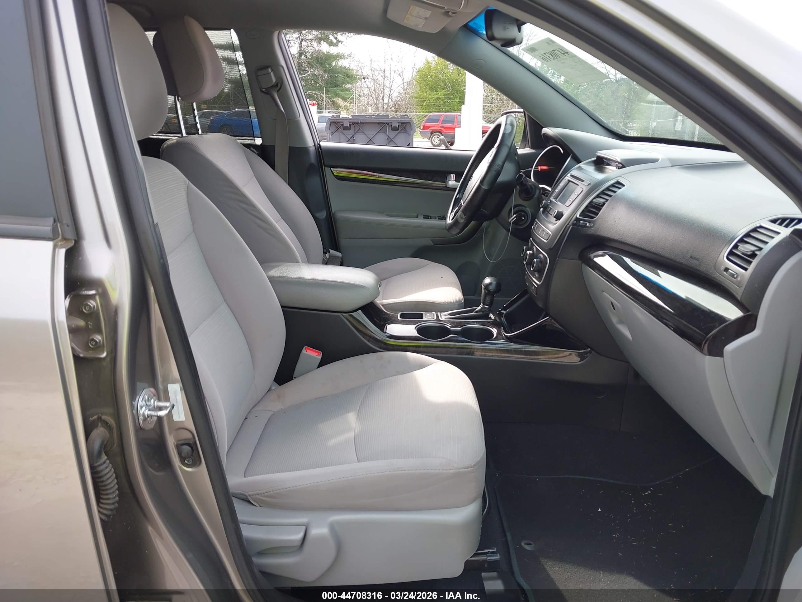 KIA SORENTO image 5