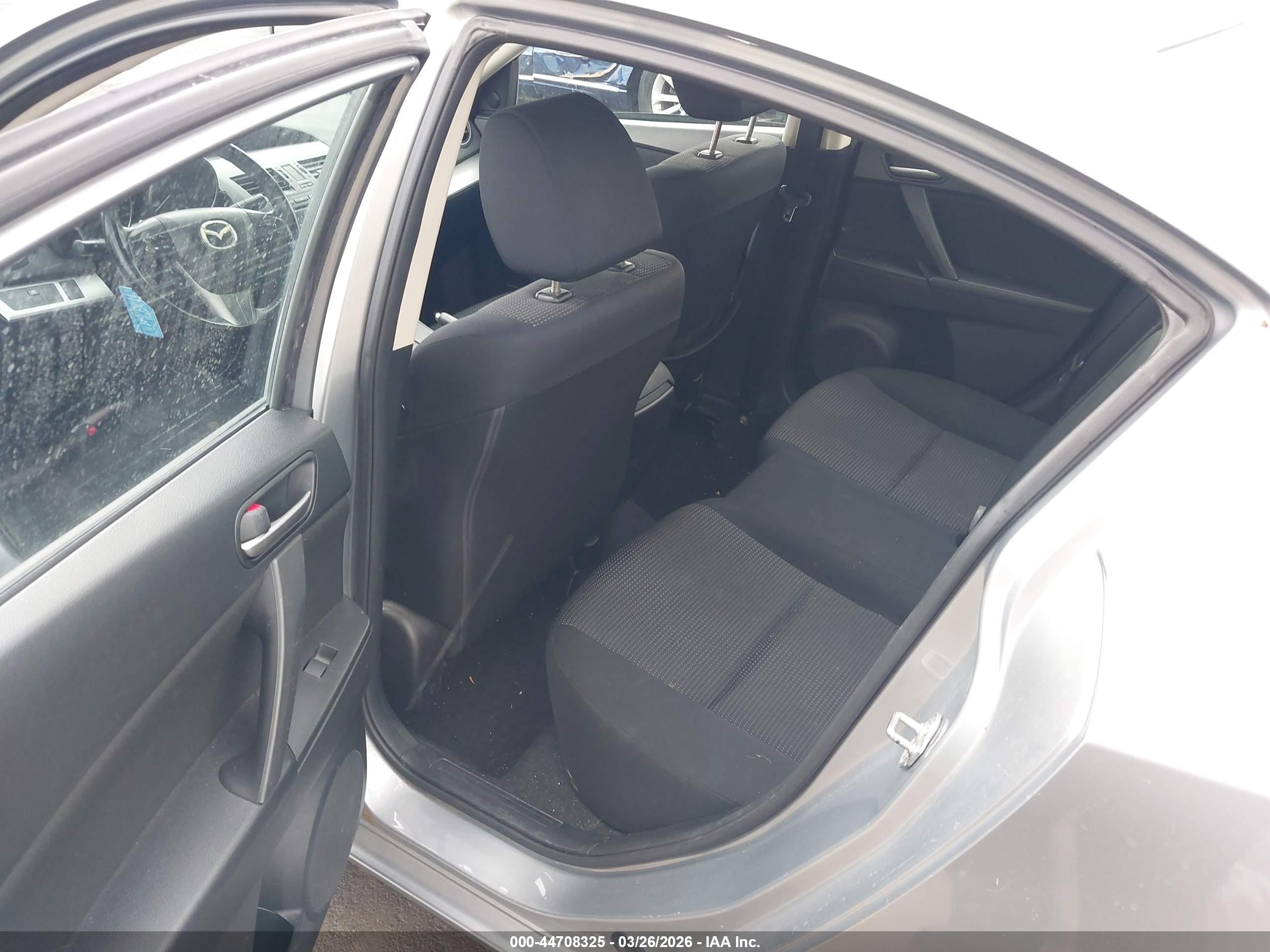MAZDA MAZDA3 image 8