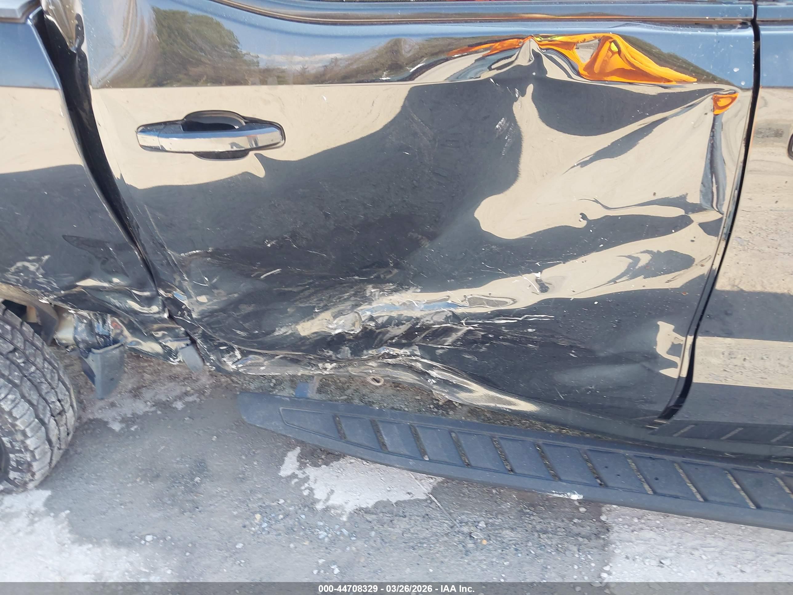 GMC SIERRA image 6
